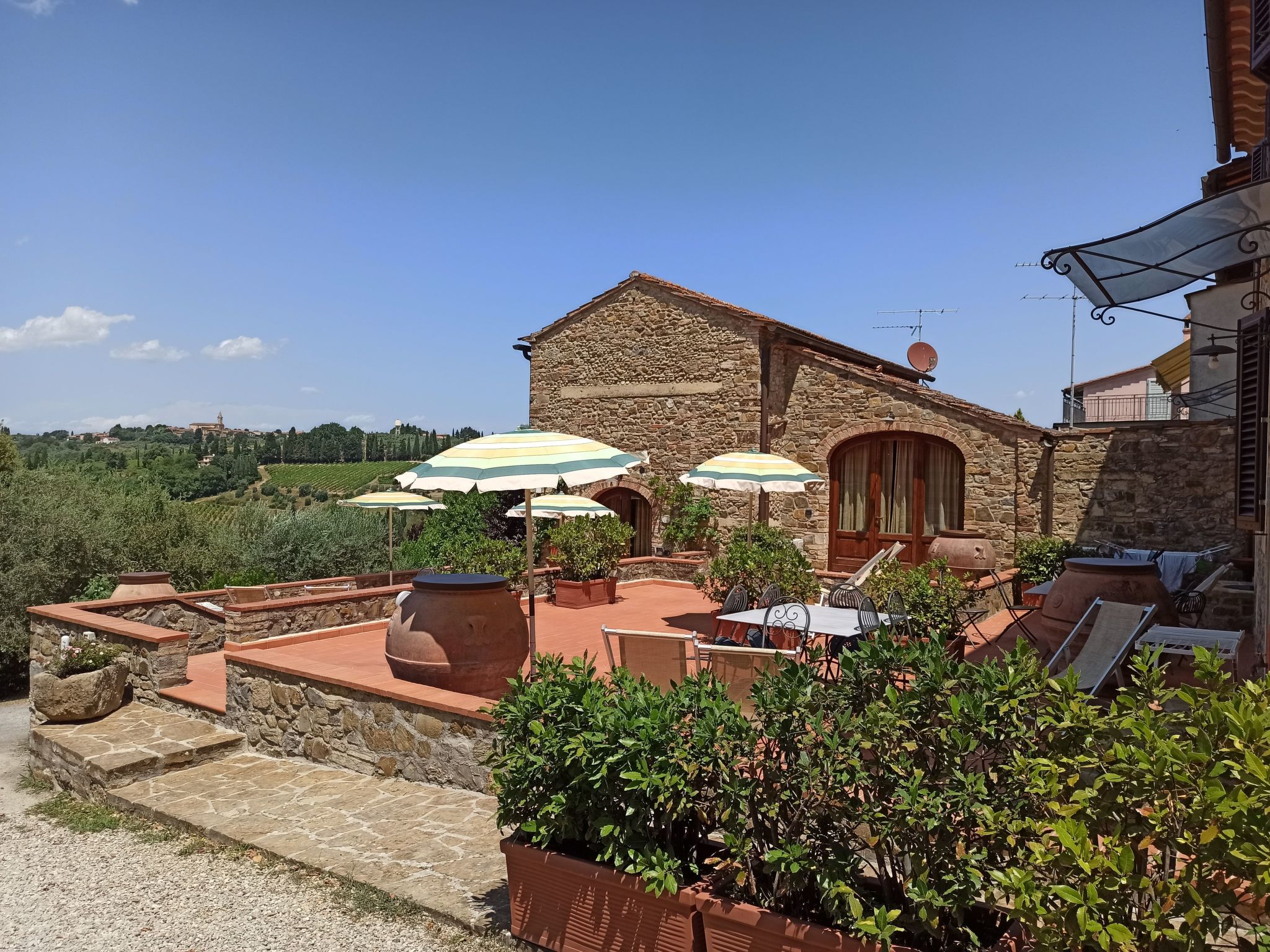 Wohnung mit Privatparkplatz und schöner Aussicht-Image-tags.info