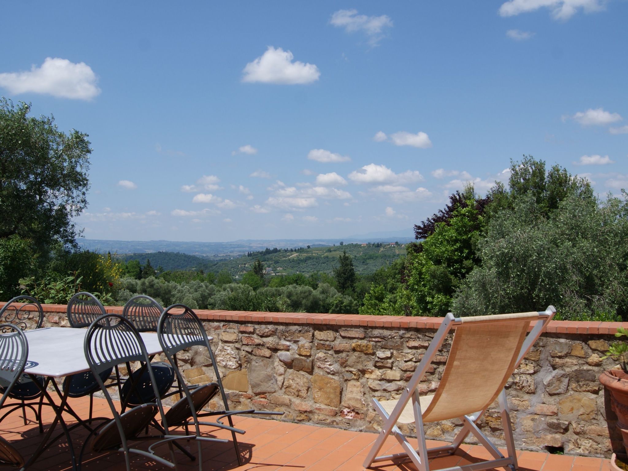 Wohnung mit Privatparkplatz und schöner Aussicht-Image-tags.info