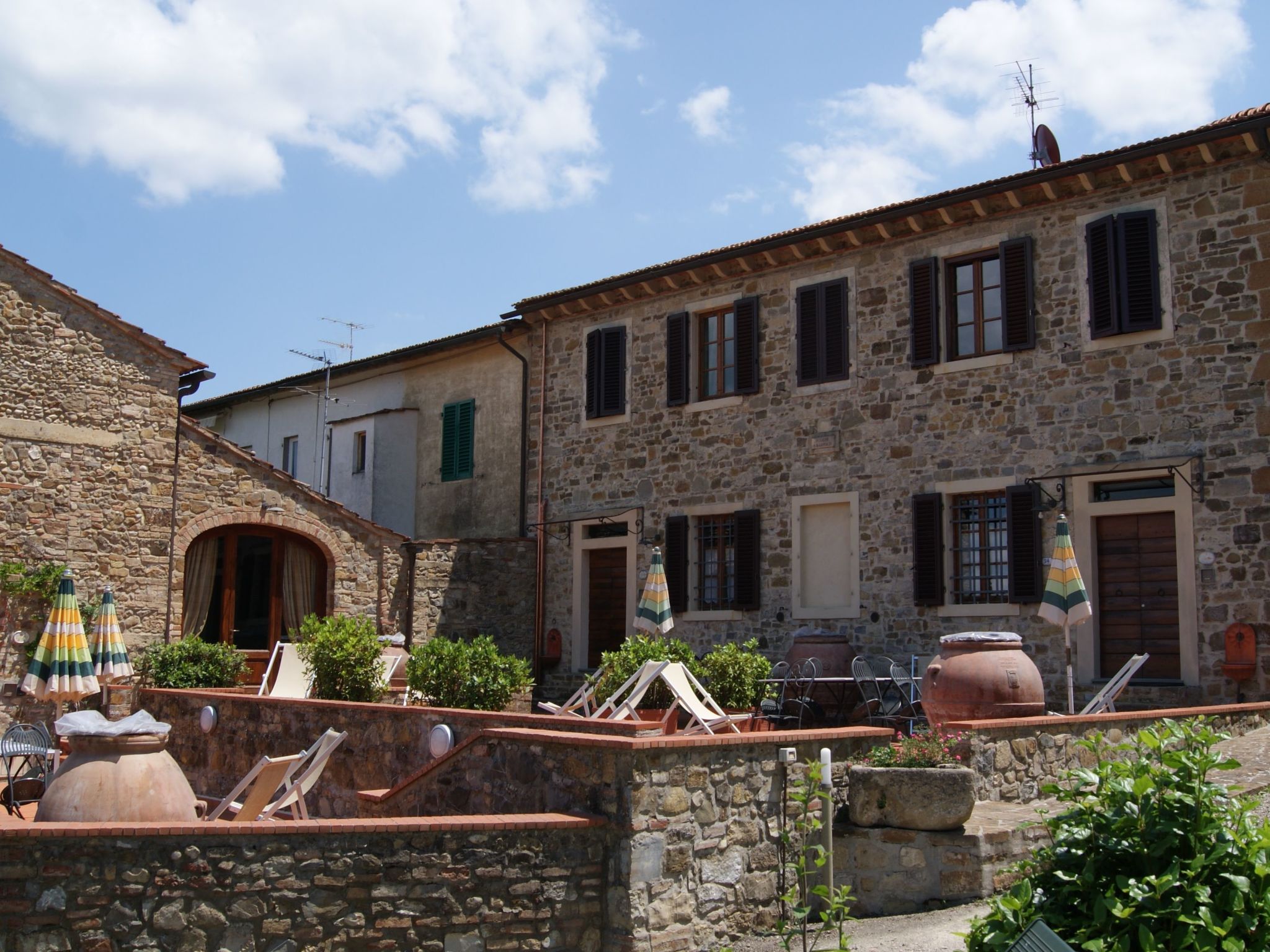 Wohnung mit Privatparkplatz und schöner Aussicht-Image-tags.info