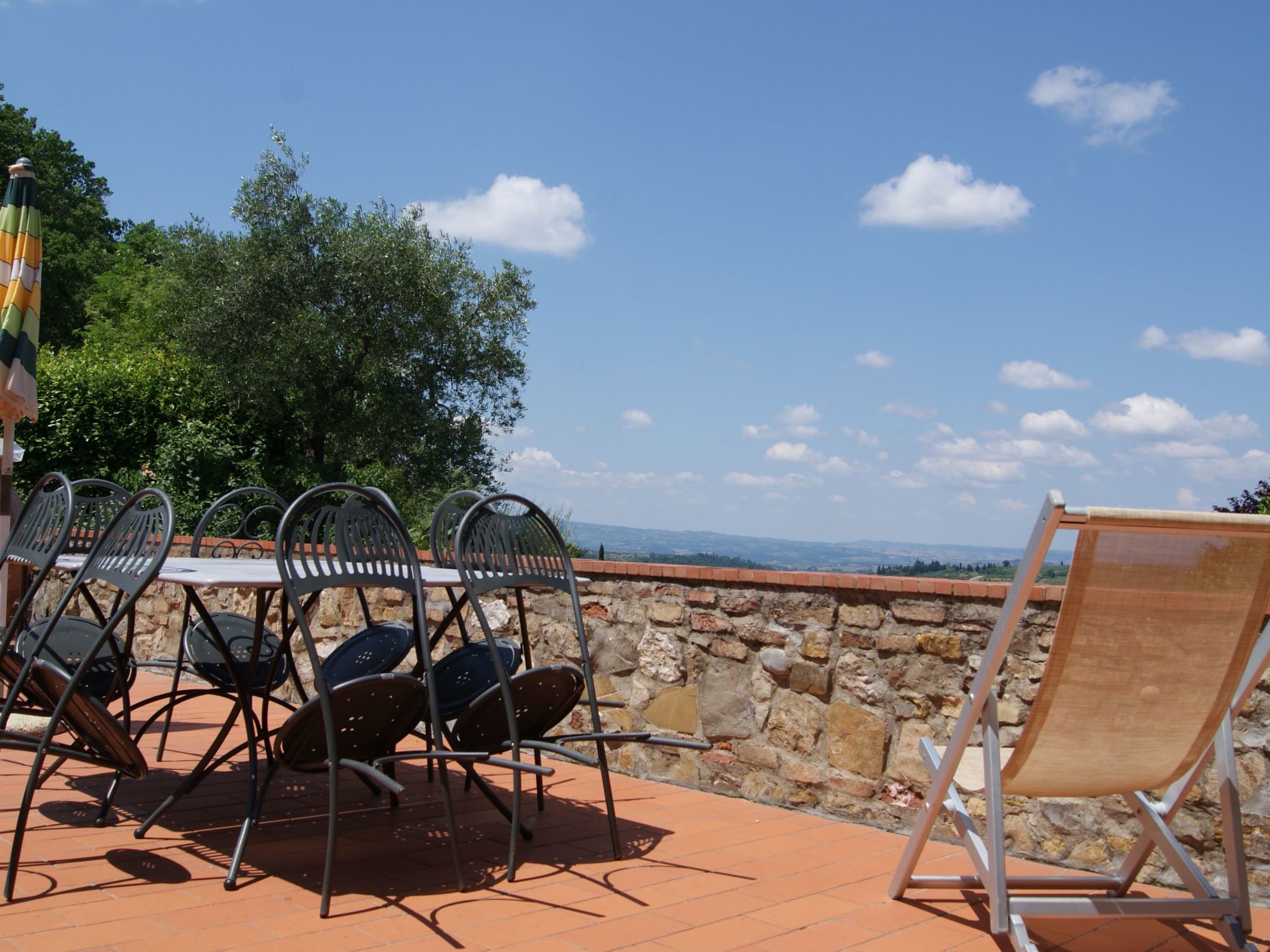 Wohnung mit Privatparkplatz und schöner Aussicht-Image-tags.info