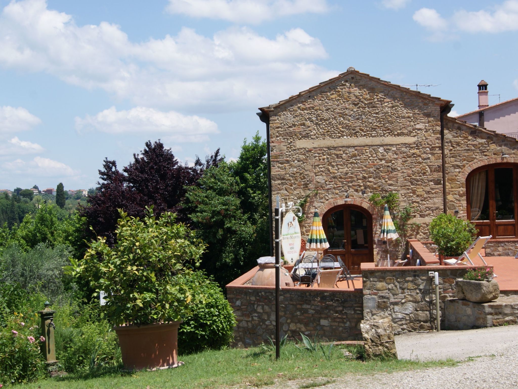 Wohnung mit Privatparkplatz und schöner Aussicht-Image-tags.info