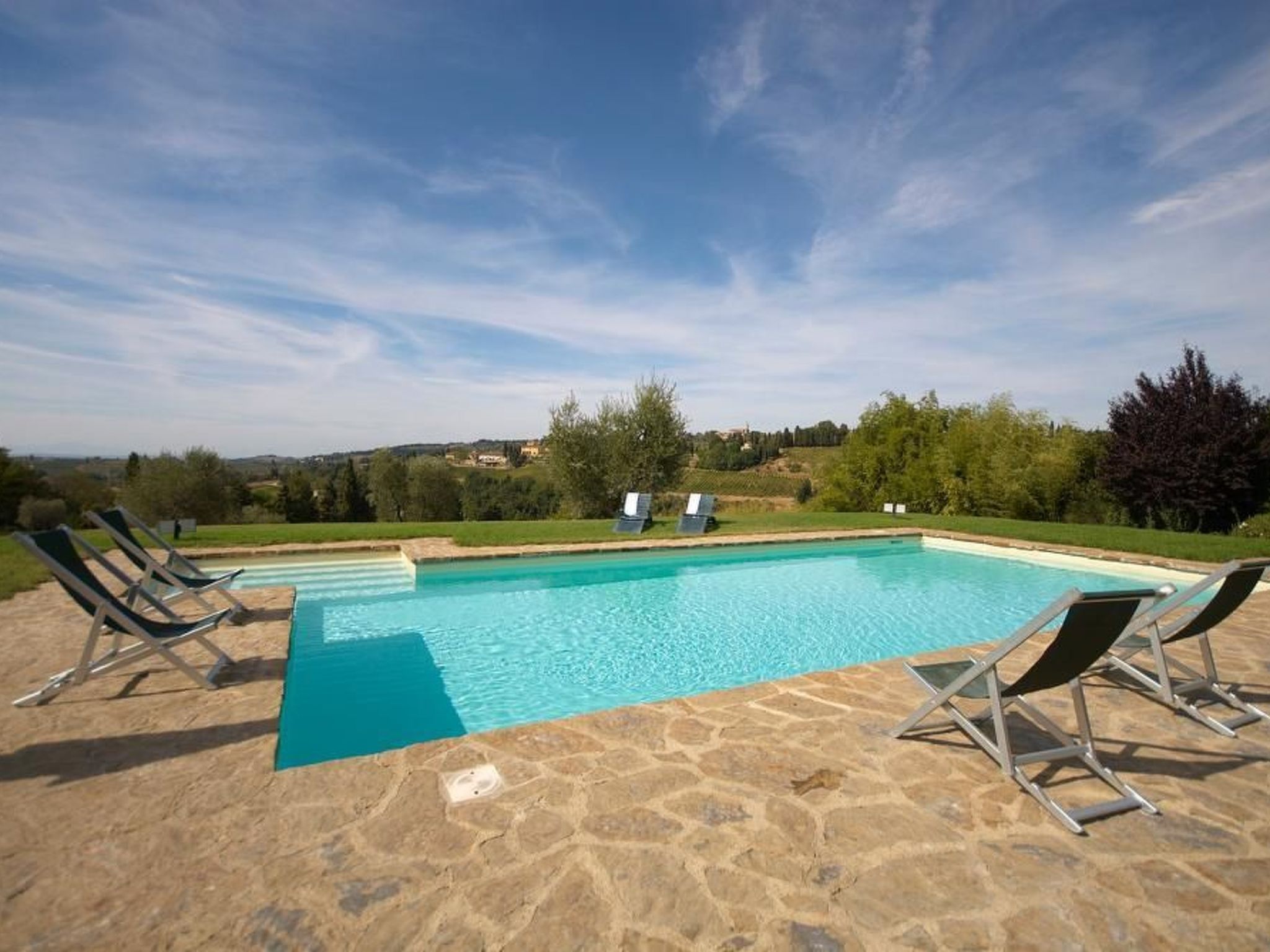 Wohnung mit Privatparkplatz und schöner Aussicht-Image-tags.info