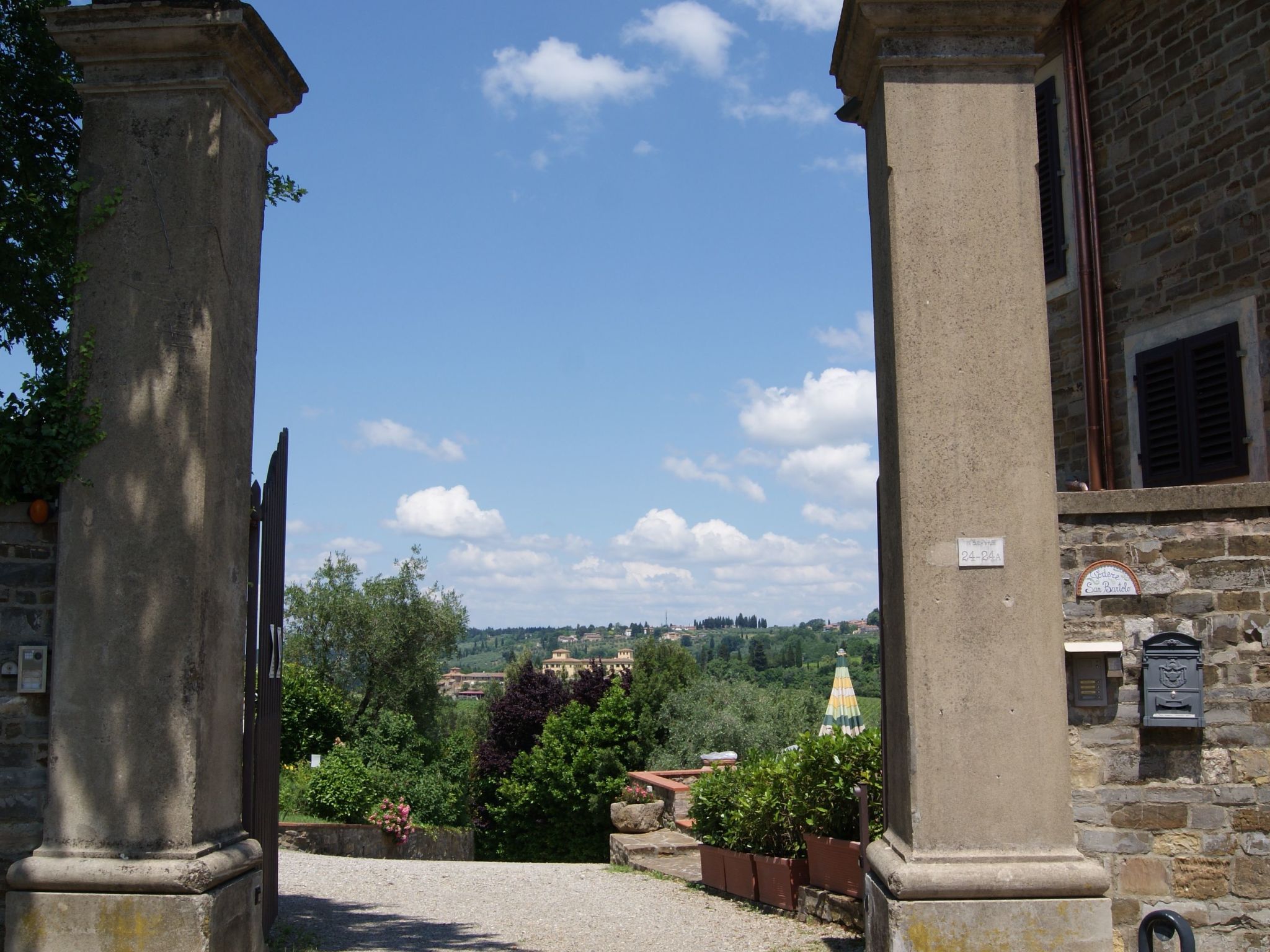 Wohnung mit Privatparkplatz und schöner Aussicht-Image-tags.info