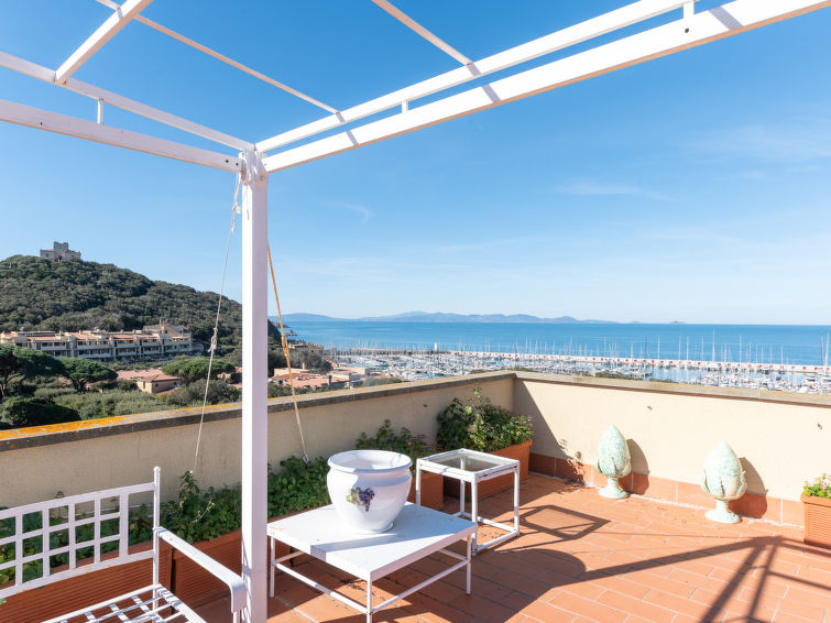 Appartement met zeezicht op 300 m van de zee in Punta Ala in Punta Ala
