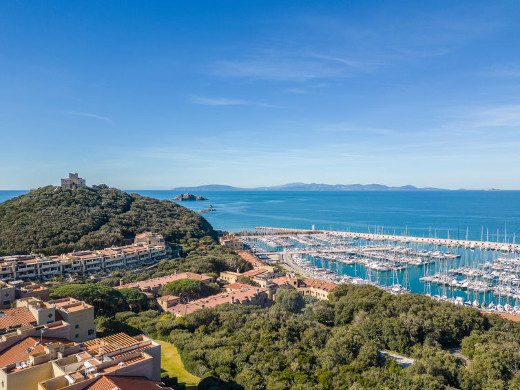 Zeezicht en ruimte: ruim appartement Il Veliero in Punta Ala in Punta Ala