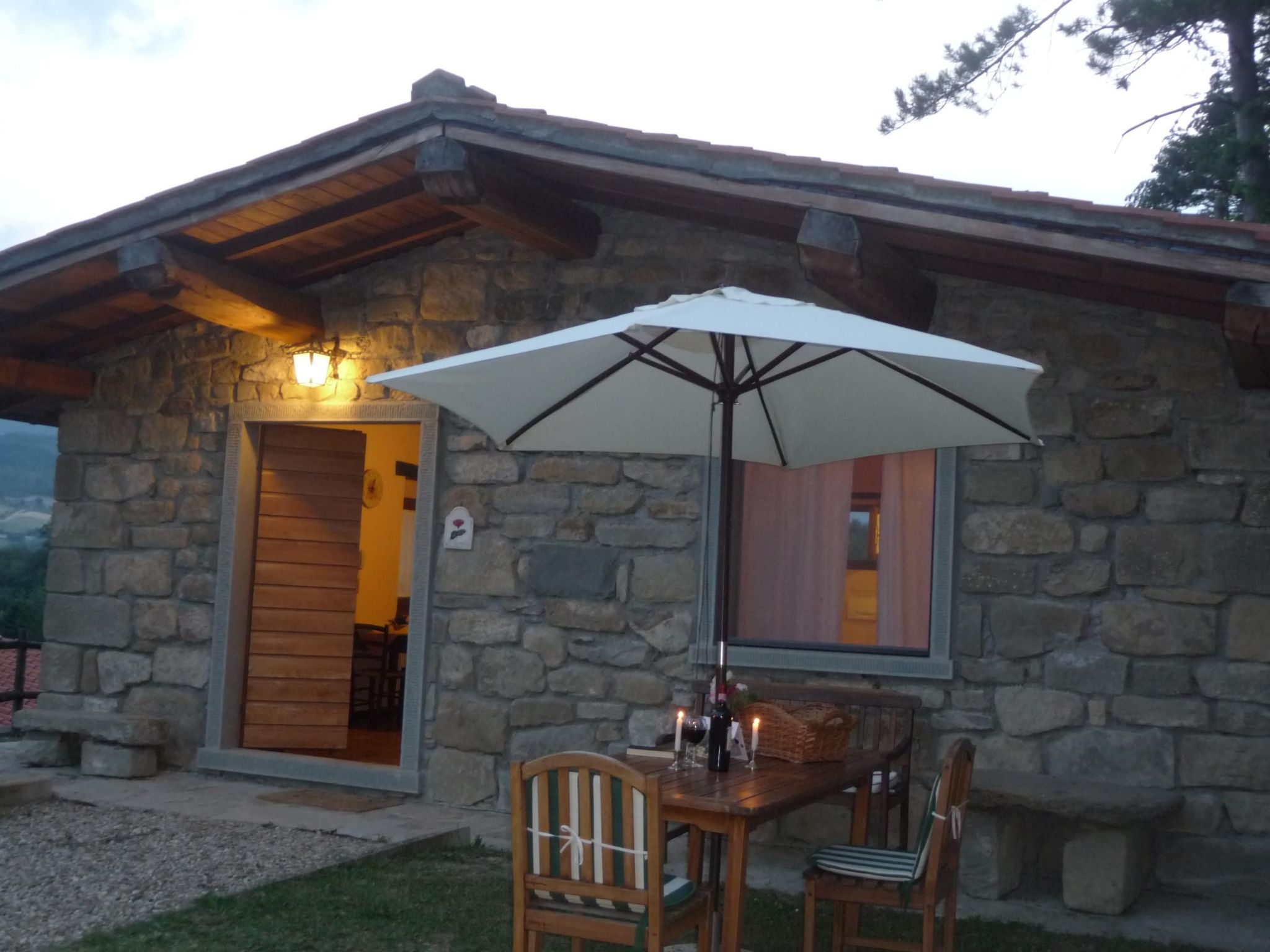 Magnolienhaus mit Pool zwischen Florenz und Arezzo-Binnen