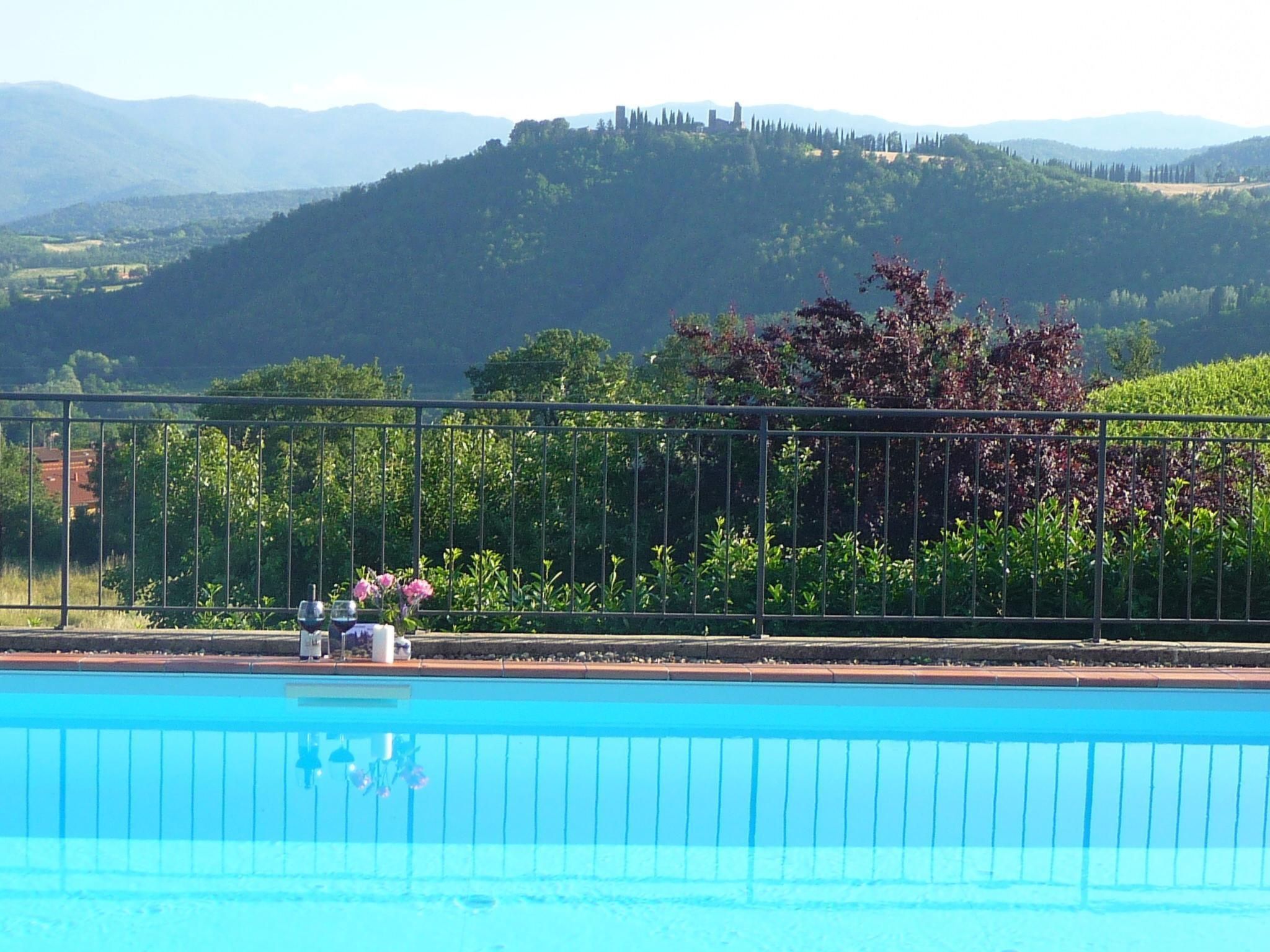 Magnolienhaus mit Pool zwischen Florenz und Arezzo-Binnen