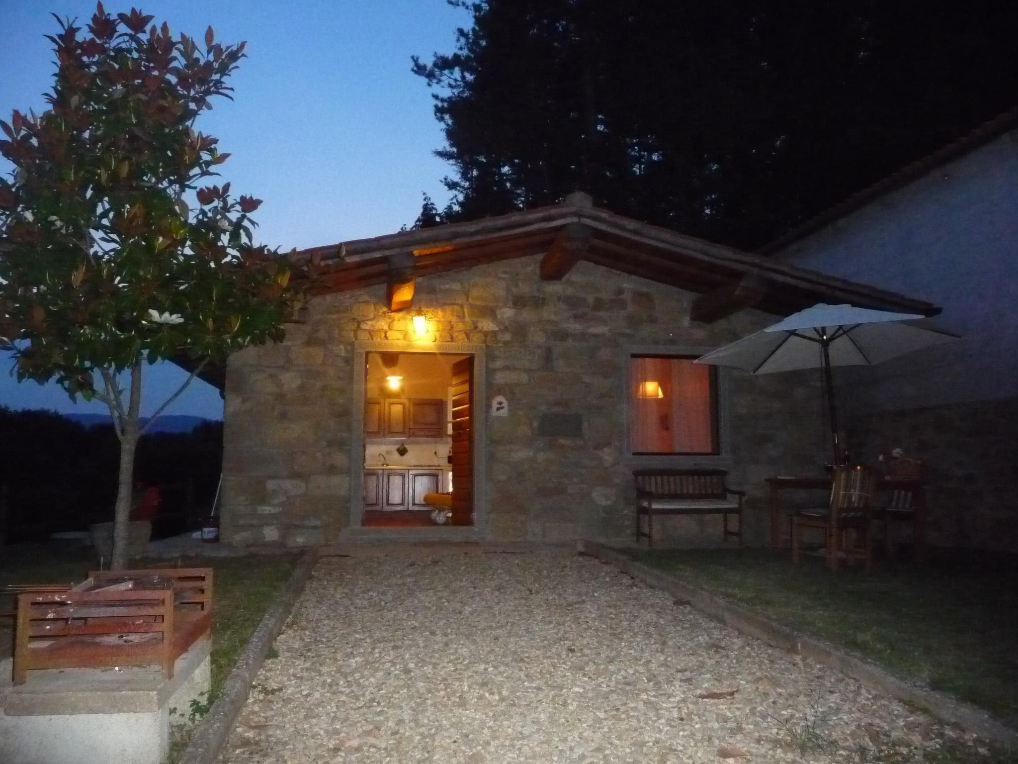 Magnolienhaus mit Pool zwischen Florenz und Arezzo-Binnen