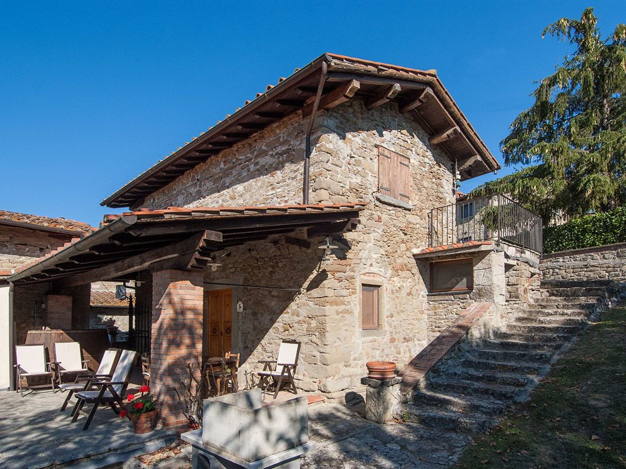 Geranei Haus mit Schwimmbad zwischen Florenz und Arezzo-Binnen