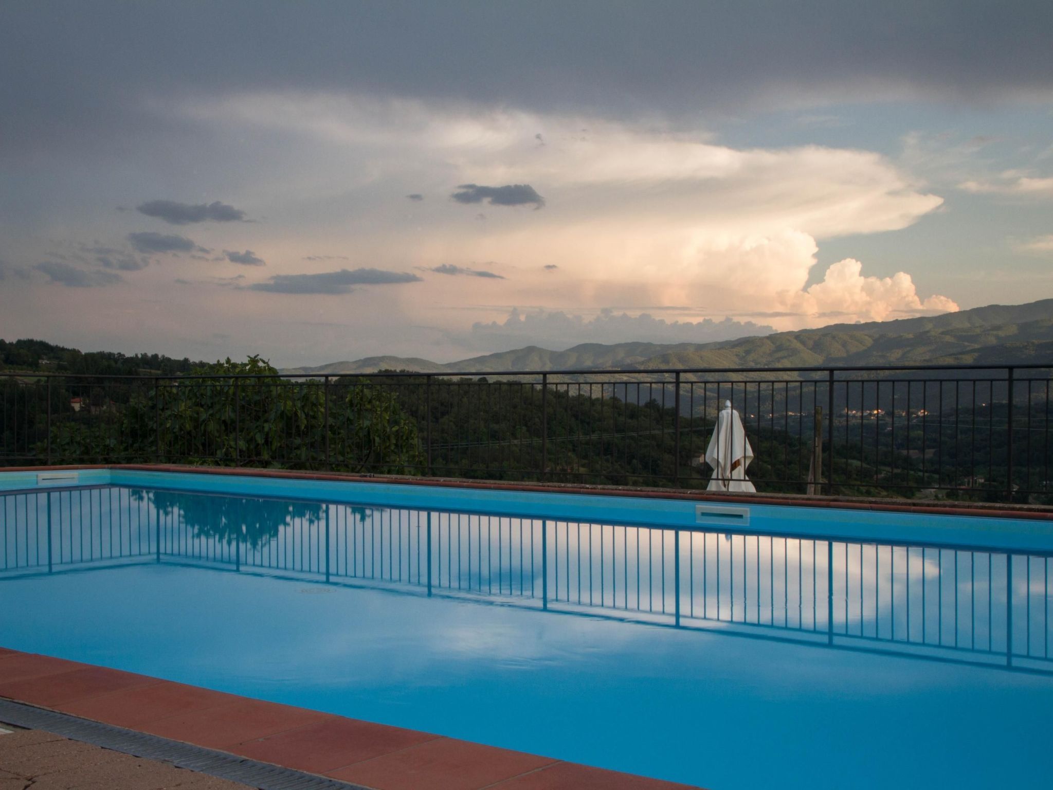 Lindenhaussiedlung mit Gemeinschaftspool-Binnen