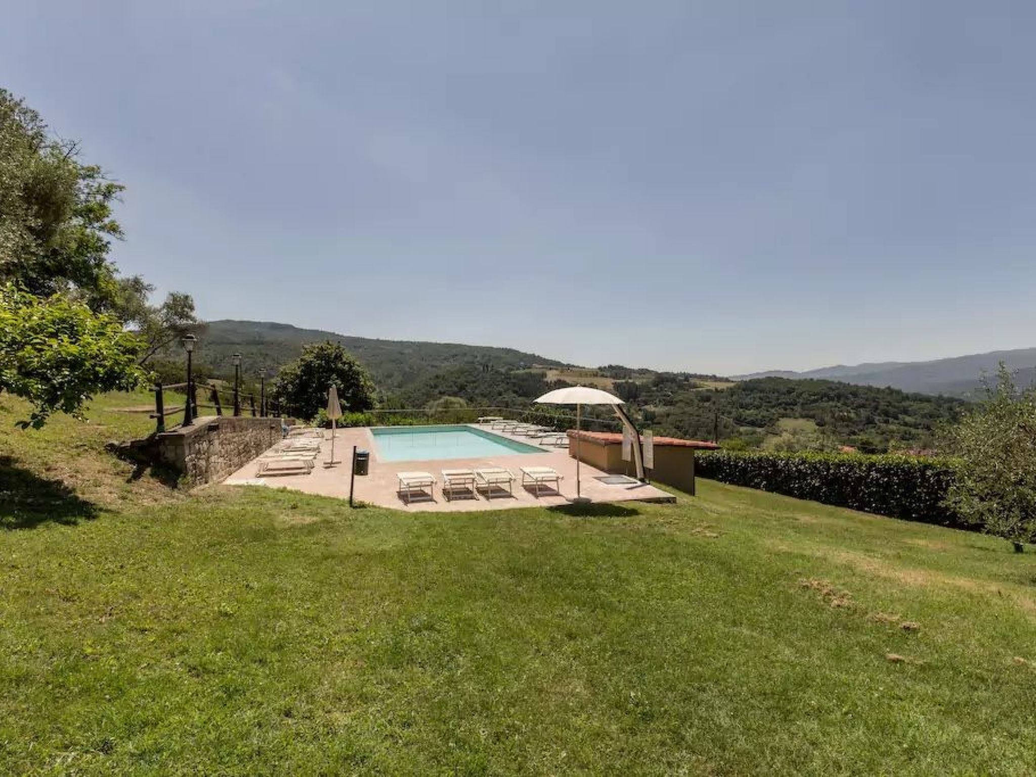 Lindenhaussiedlung mit Gemeinschaftspool-Binnen