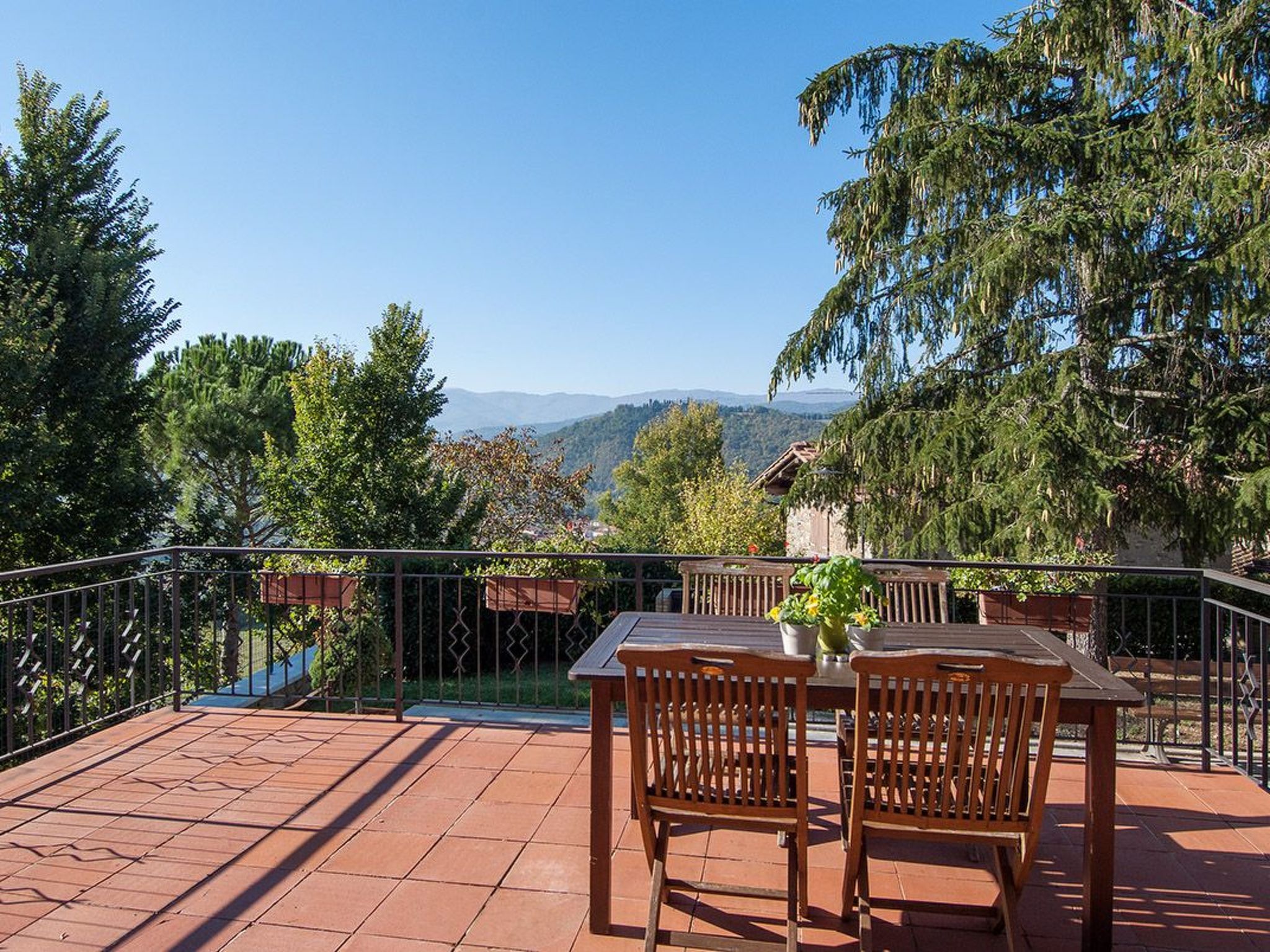 Fichtenhaus mit Schwimmbad zwischen Florenz und Arezzo-Binnen