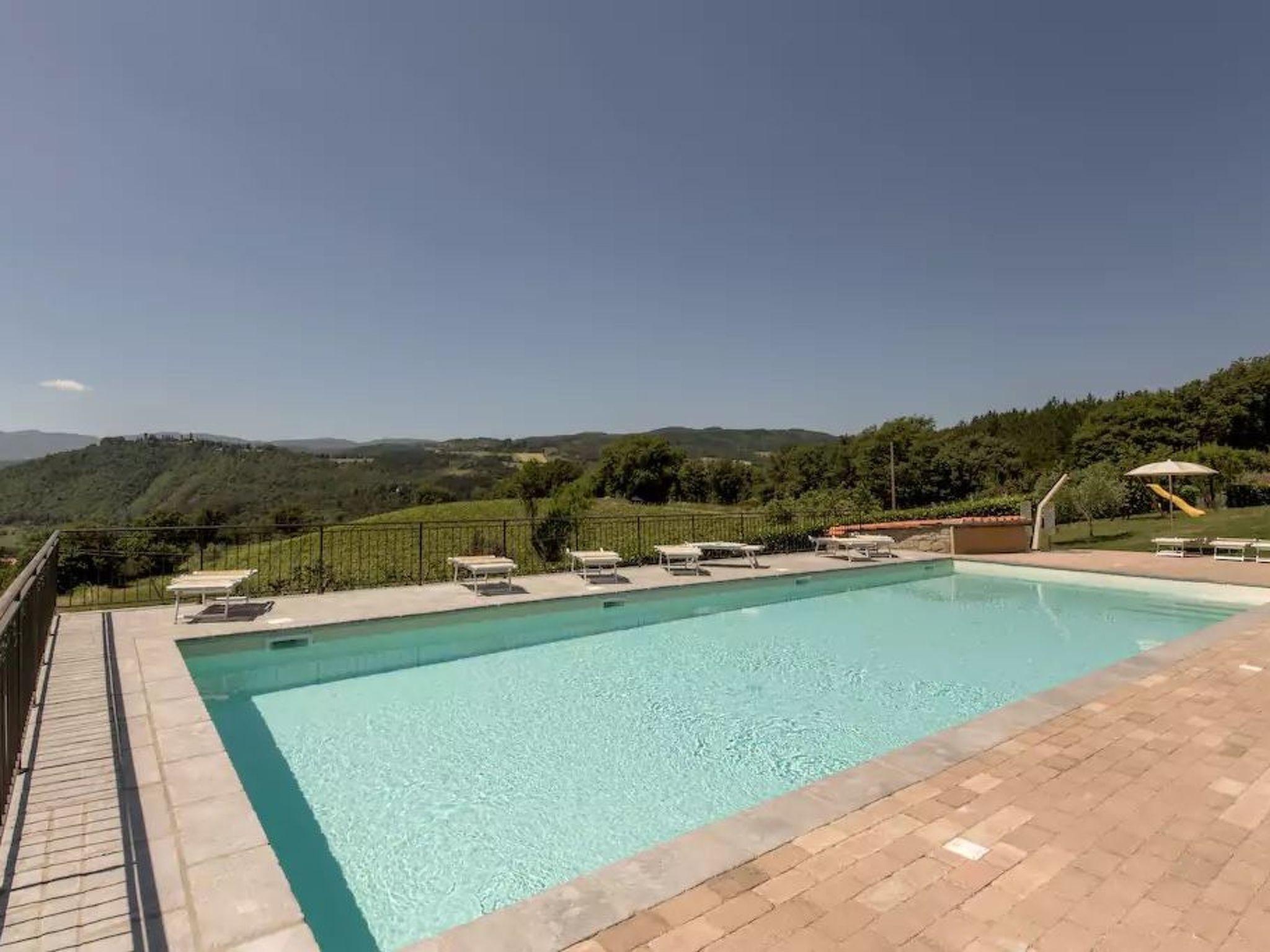 Fichtenhaus mit Schwimmbad zwischen Florenz und Arezzo-Binnen