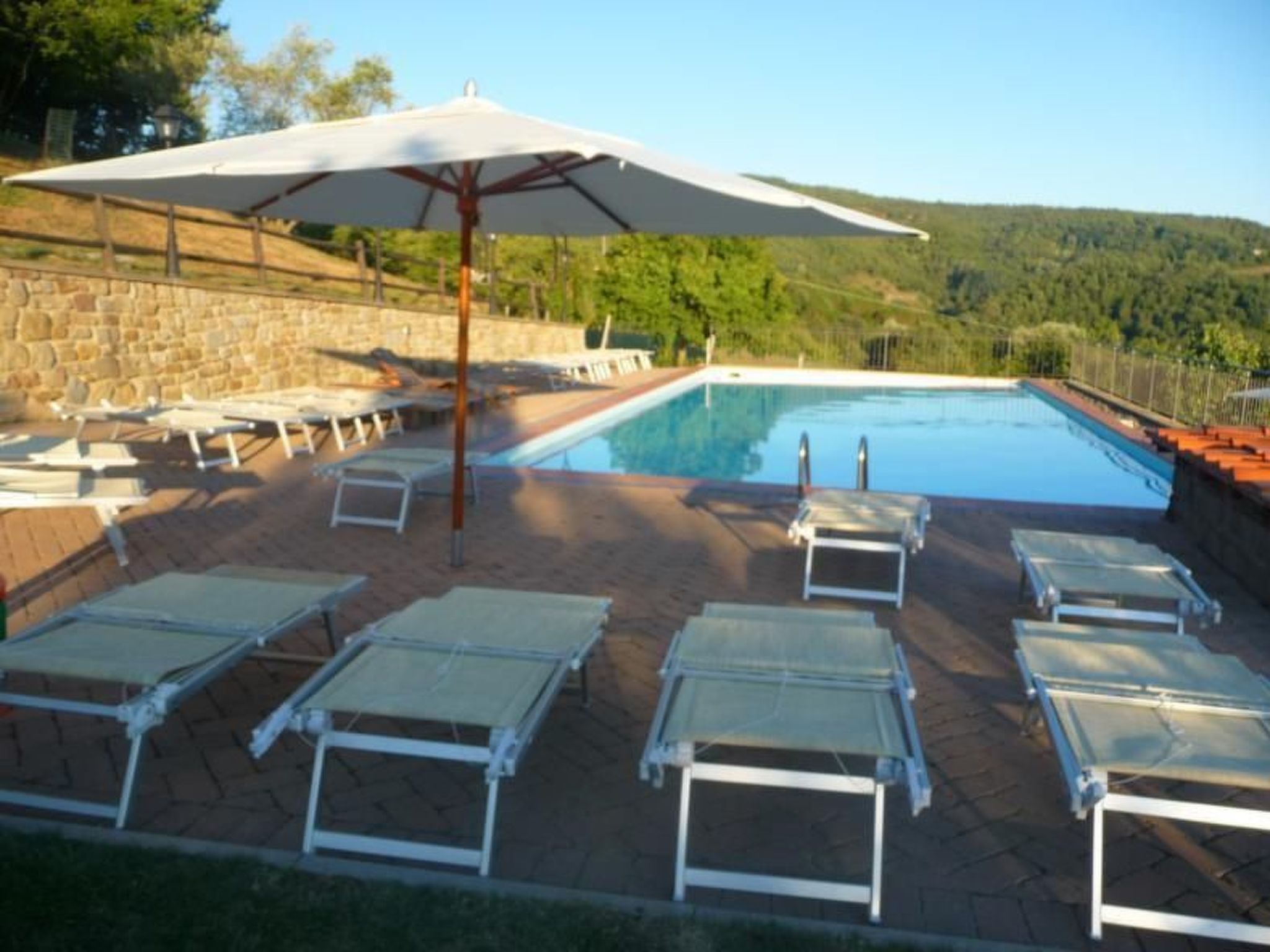 Fichtenhaus mit Schwimmbad zwischen Florenz und Arezzo-Binnen