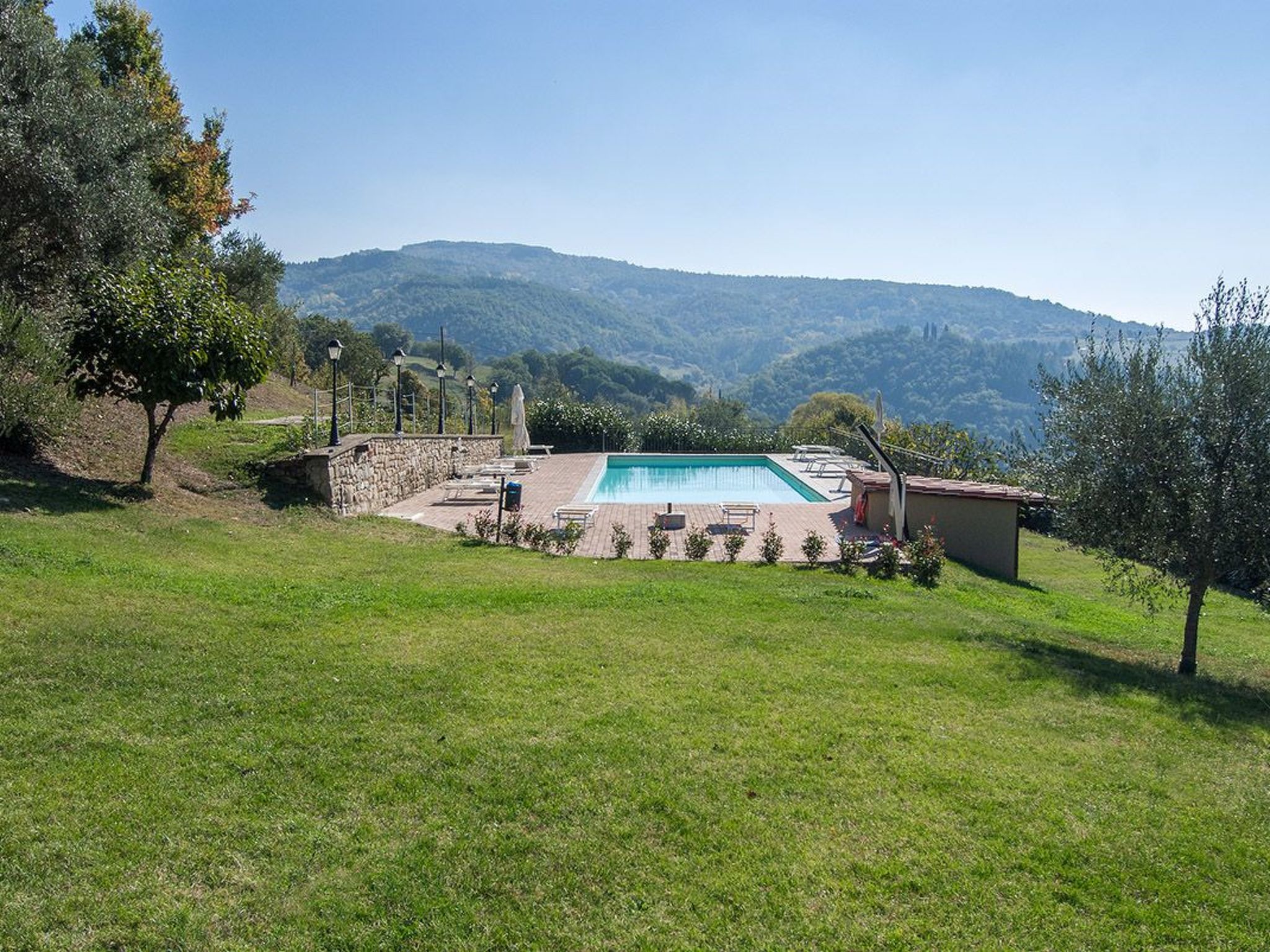 Fichtenhaus mit Schwimmbad zwischen Florenz und Arezzo-Binnen