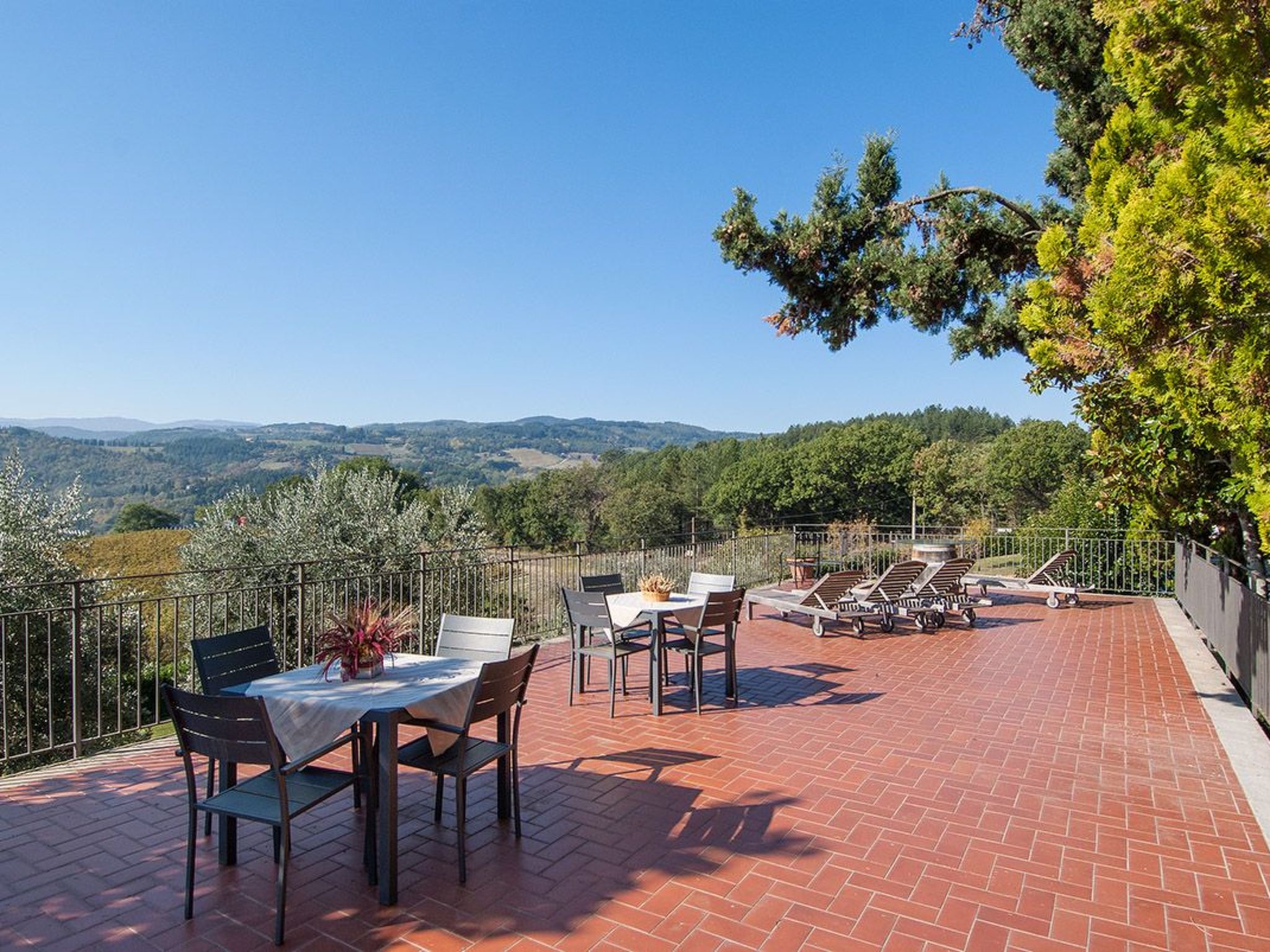 Fichtenhaus mit Schwimmbad zwischen Florenz und Arezzo-Binnen