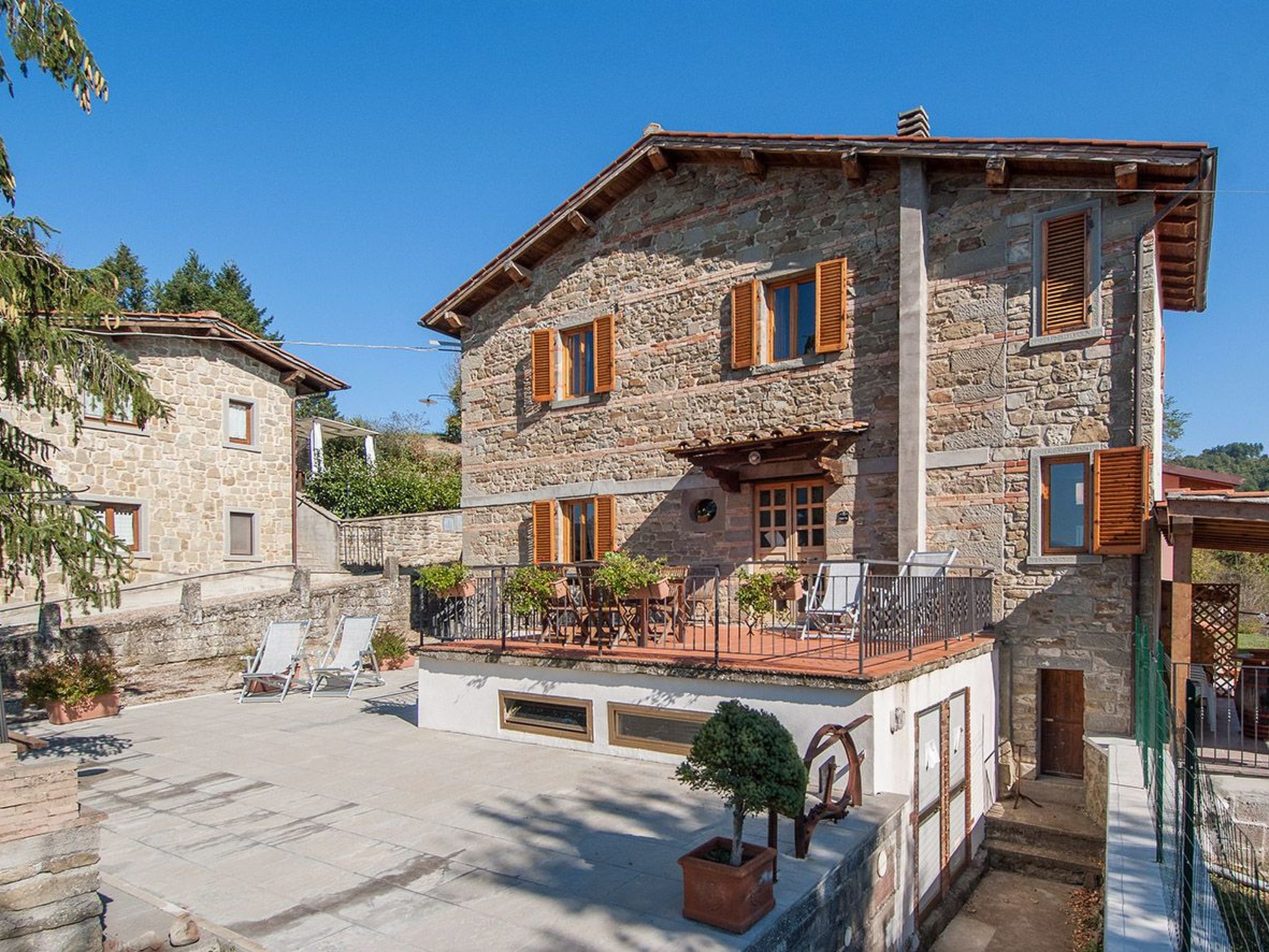 Fichtenhaus mit Schwimmbad zwischen Florenz und Arezzo-Binnen