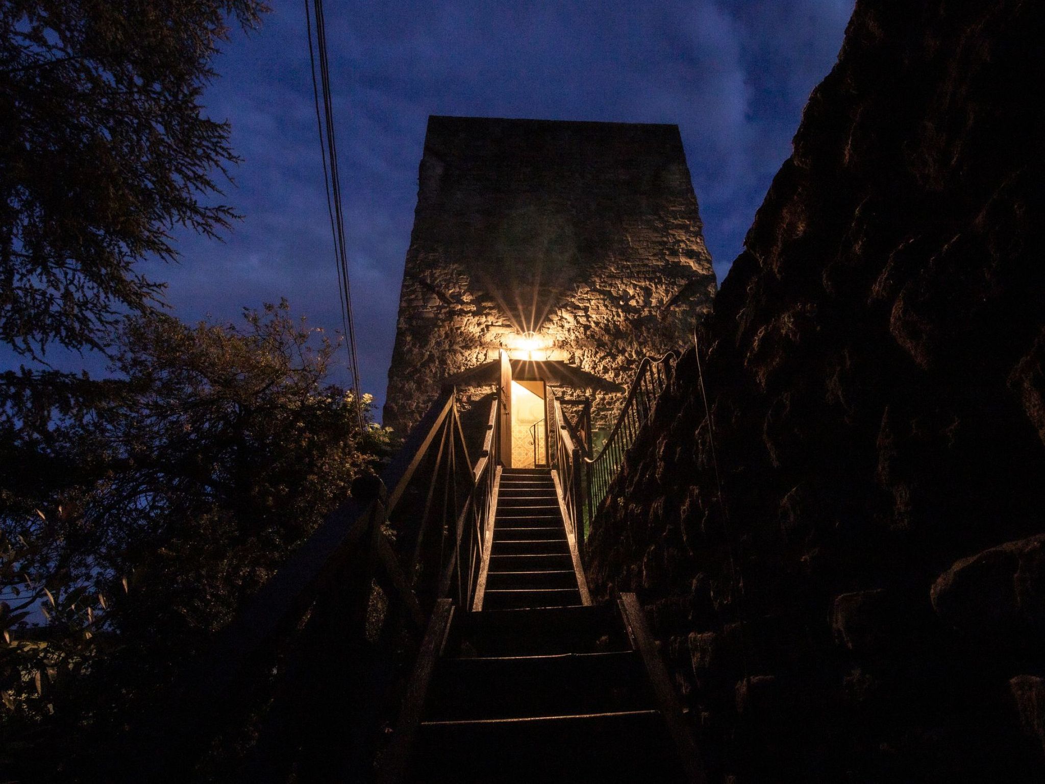 Medieval Tower mit Whirlpool auf der Dachterrasse-Binnen