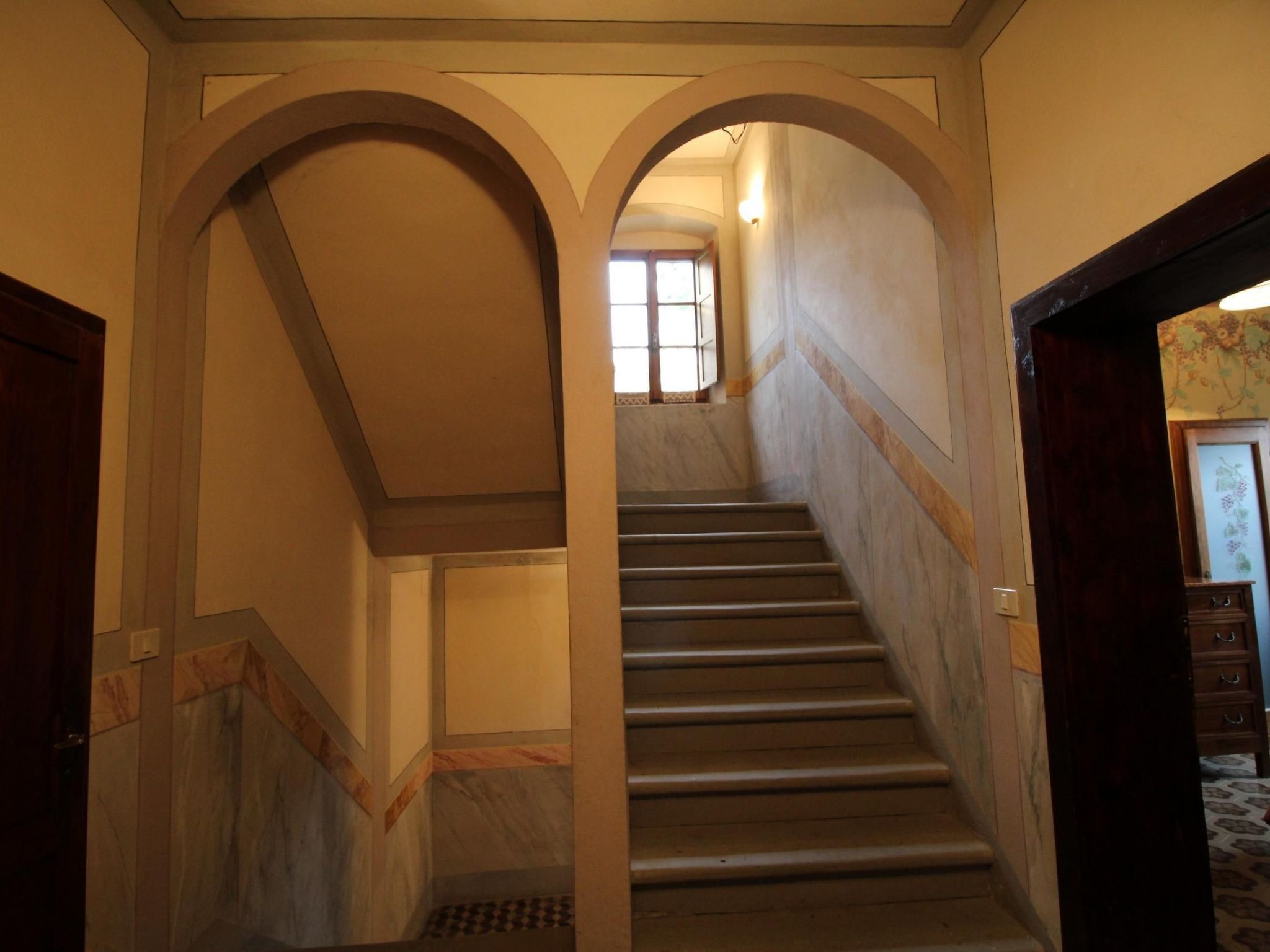 Wohnung in einer alten Villa mit Schwimmbad-Binnen