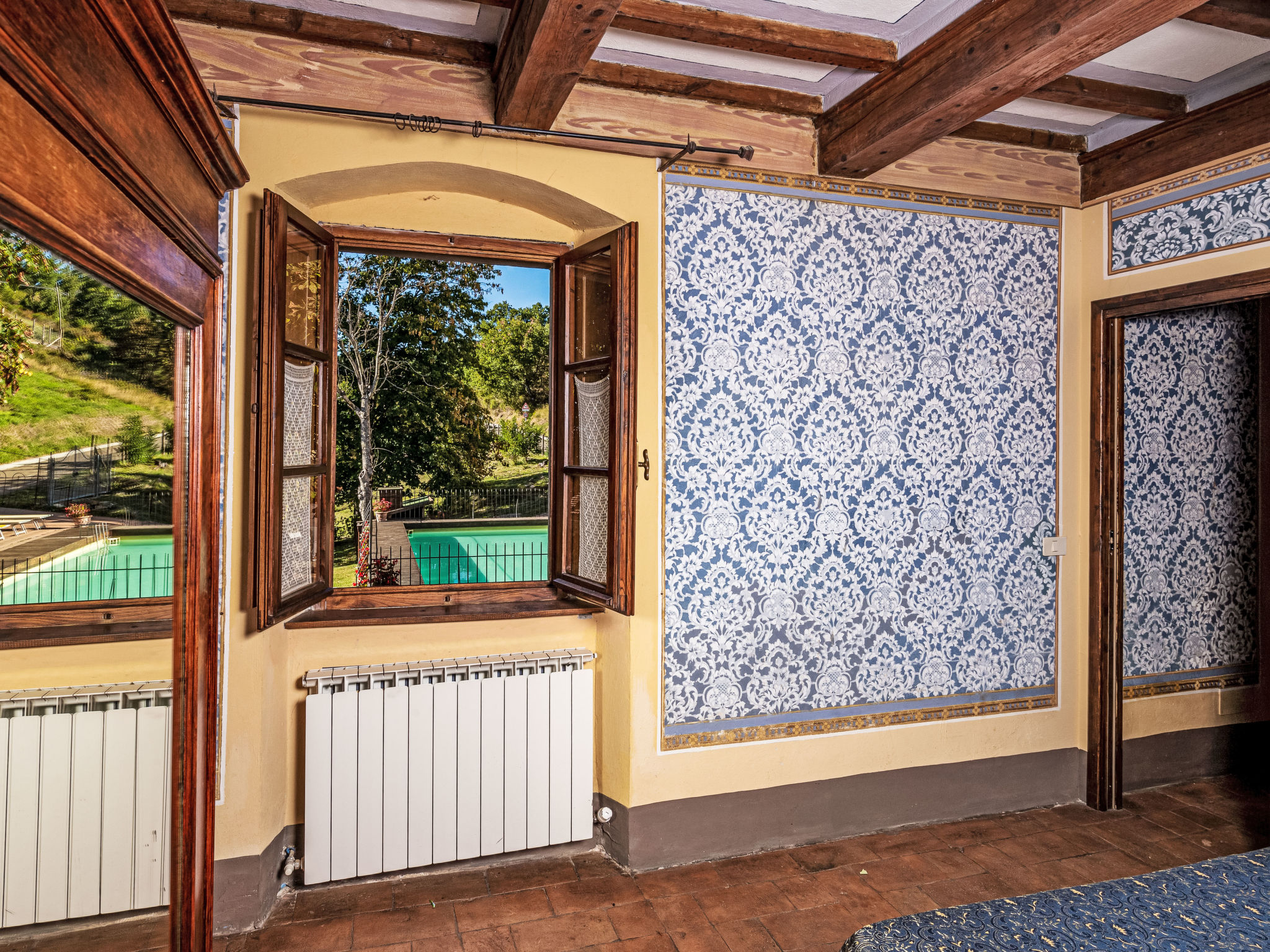 Wohnung in einer alten Villa mit Schwimmbad