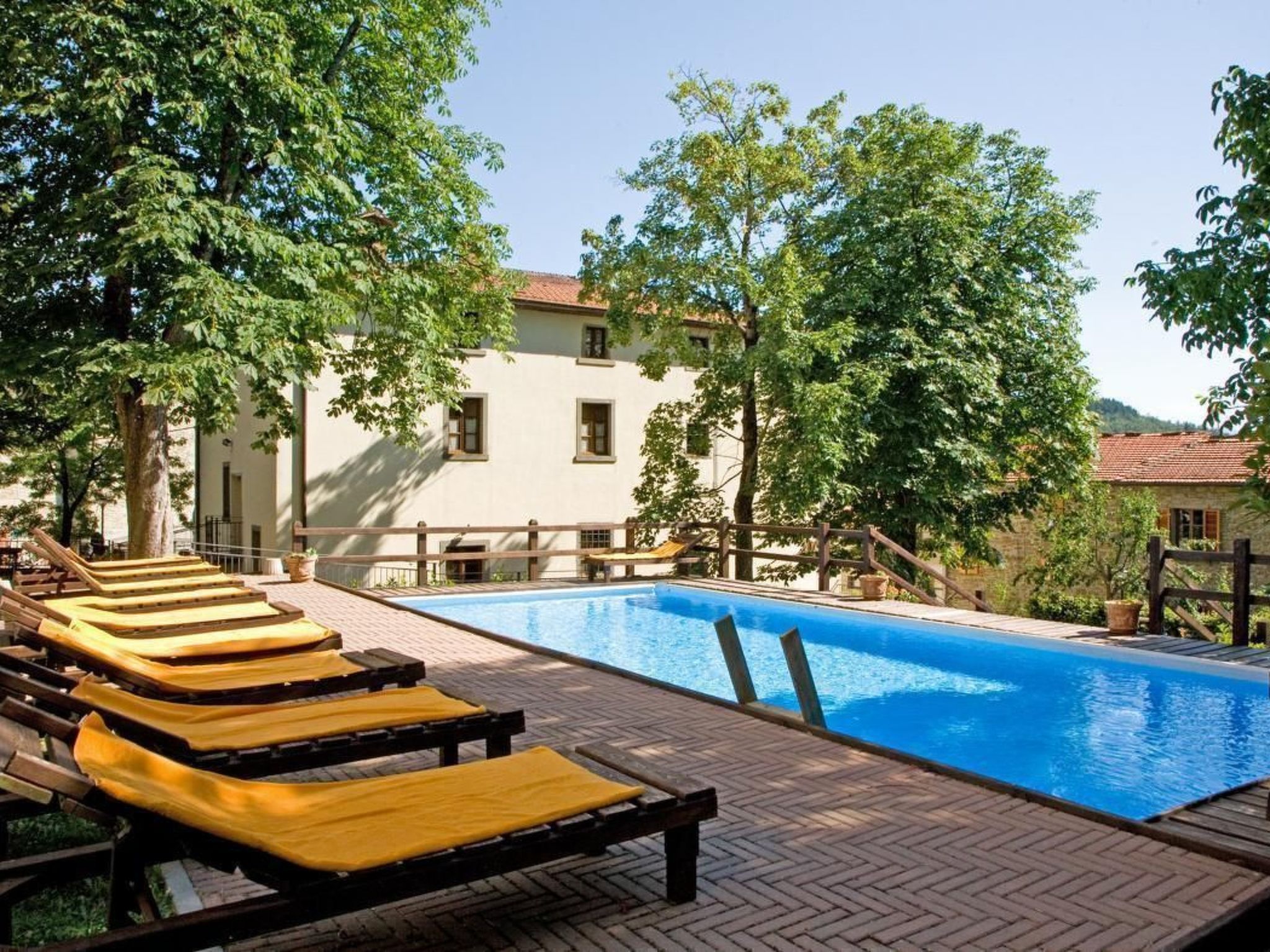 Wohnung in einer alten Villa mit Schwimmbad-Binnen