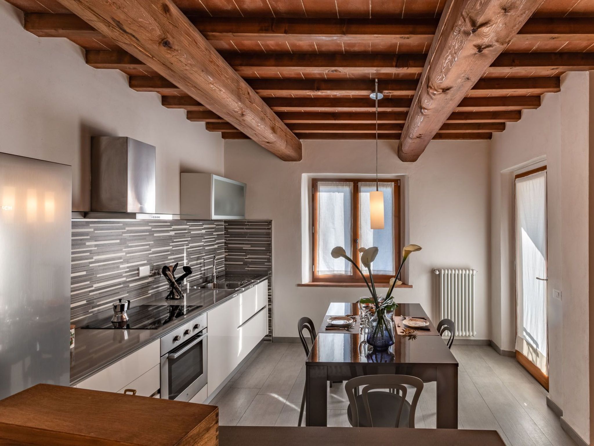 Modernes Haus mit Garten und privatem Parkplatz-Binnen