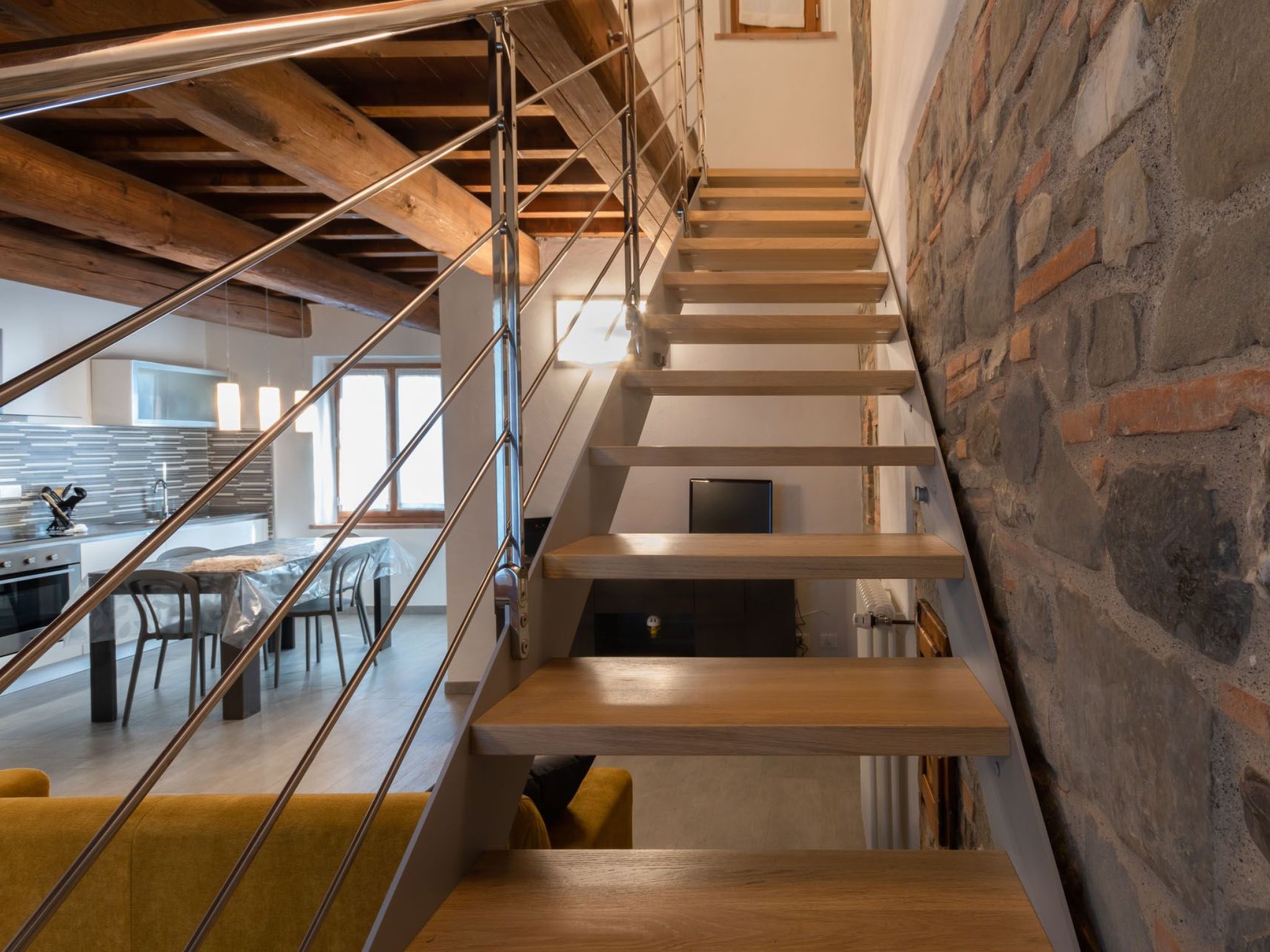 Modernes Haus mit Garten und privatem Parkplatz-Binnen