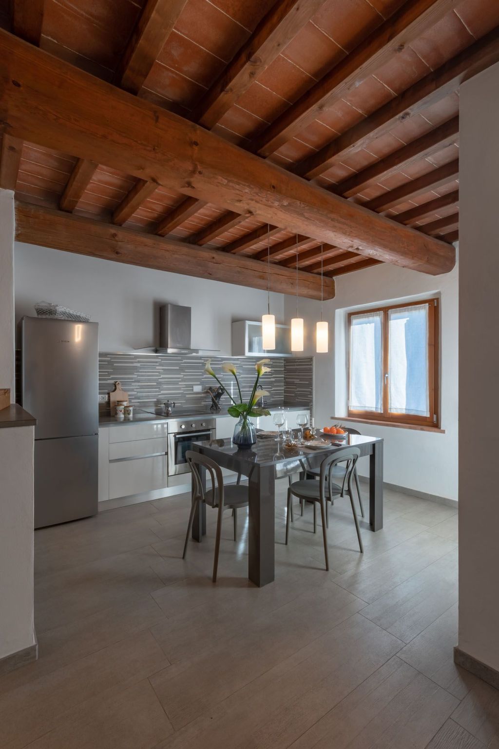 Modernes Haus mit Garten und privatem Parkplatz-Binnen