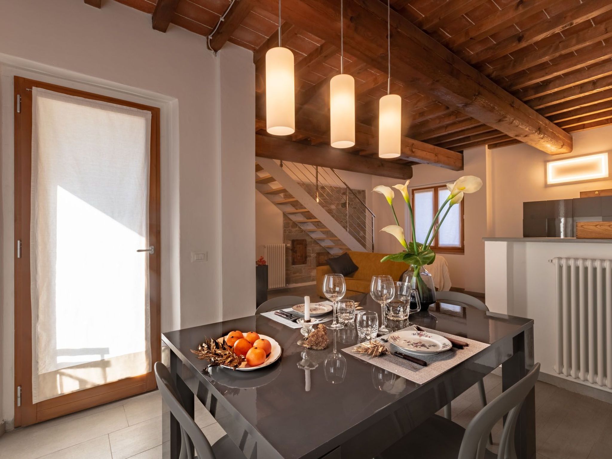 Modernes Haus mit Garten und privatem Parkplatz-Binnen