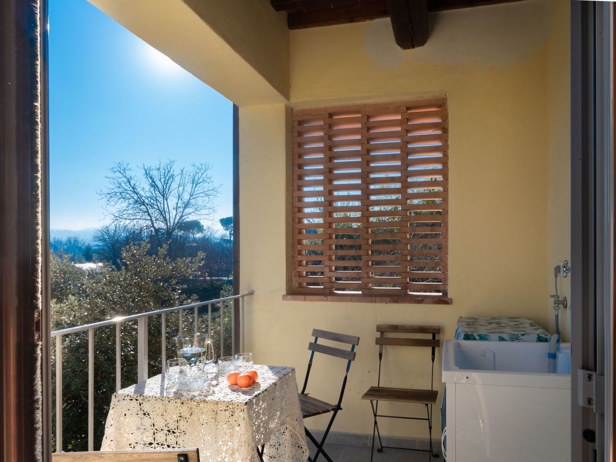 Modernes Haus mit Garten und privatem Parkplatz-Binnen