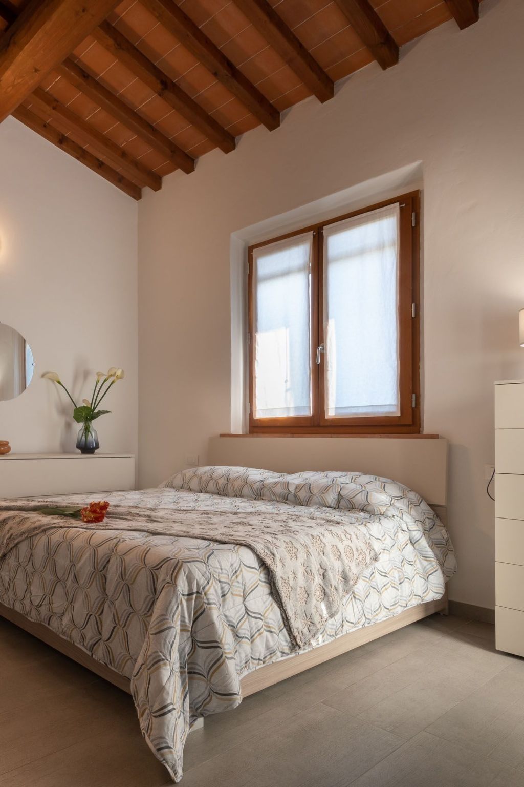 Modernes Haus mit Garten und privatem Parkplatz-Binnen