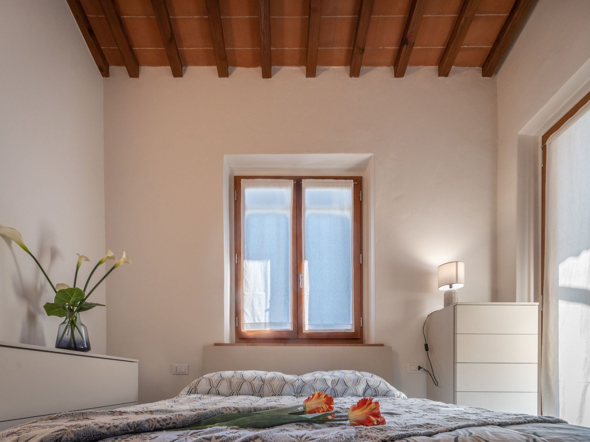 Modernes Haus mit Garten und privatem Parkplatz-Binnen