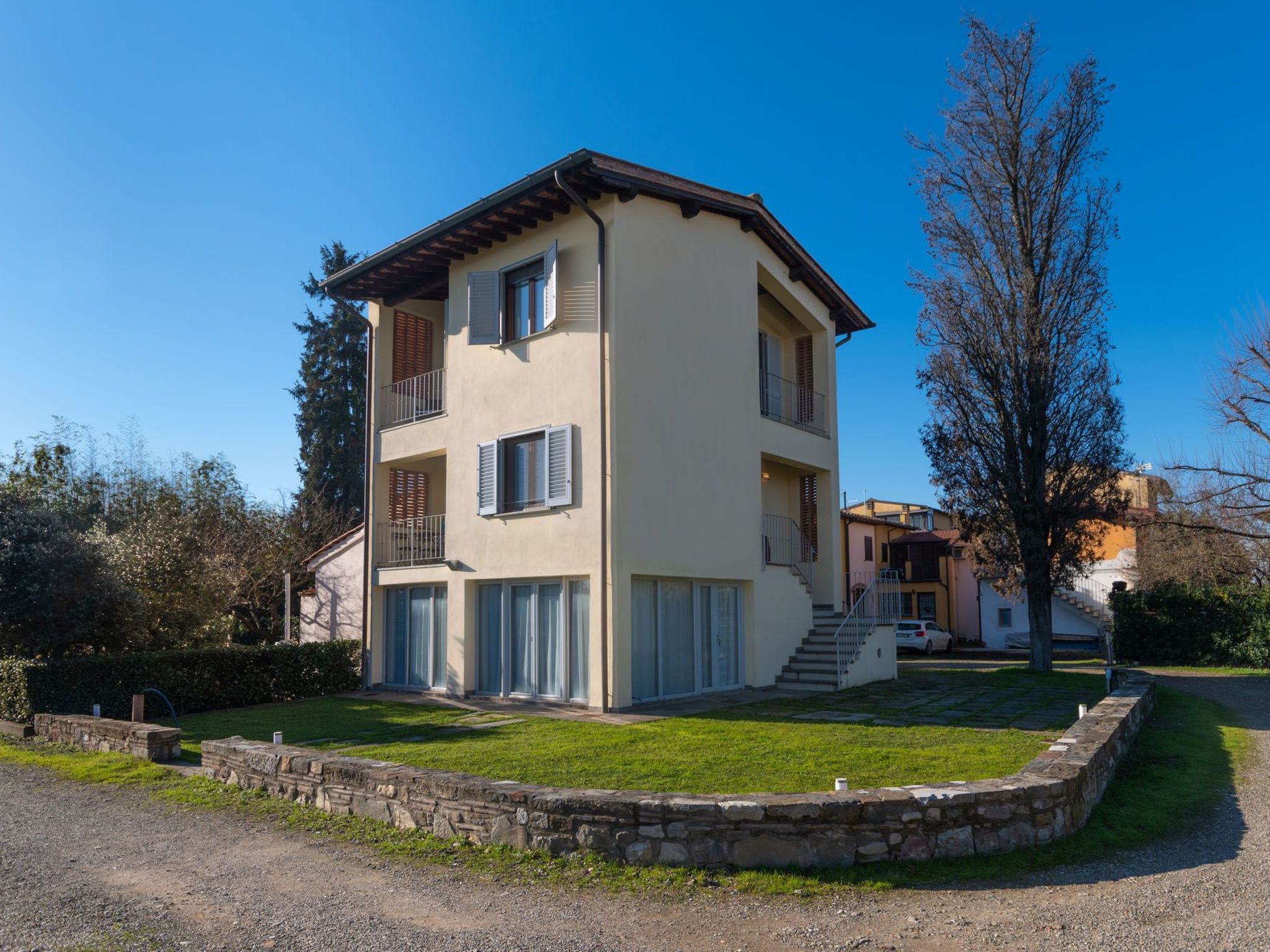 Modernes Haus mit Garten und privatem Parkplatz-Binnen