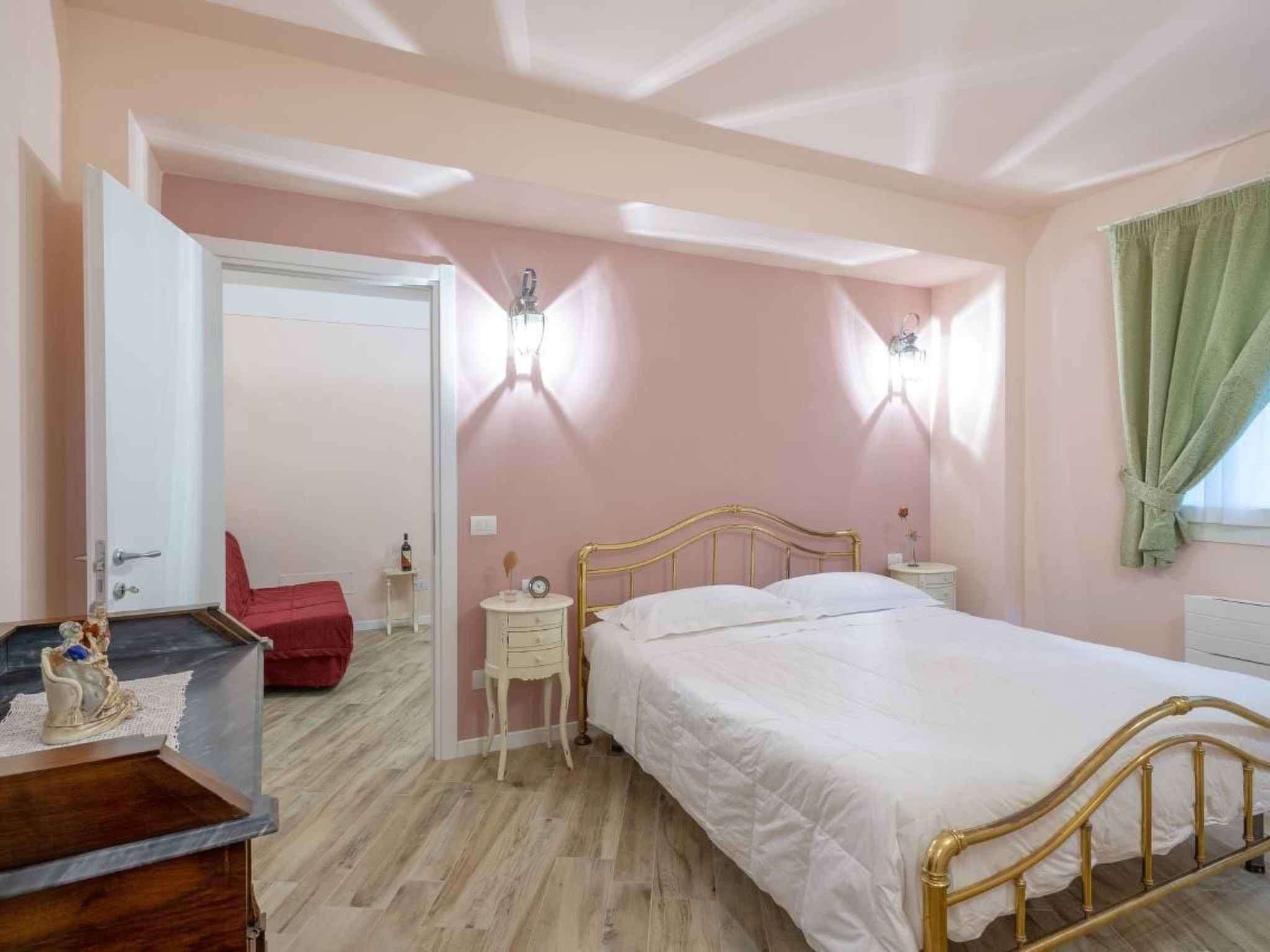 An apartment with very comfort you would have at home where you’ll be fascinated by the genuine charm of the Tuscan countryside. The space (54 sqm) is the result of an accurate restoration ended in ..