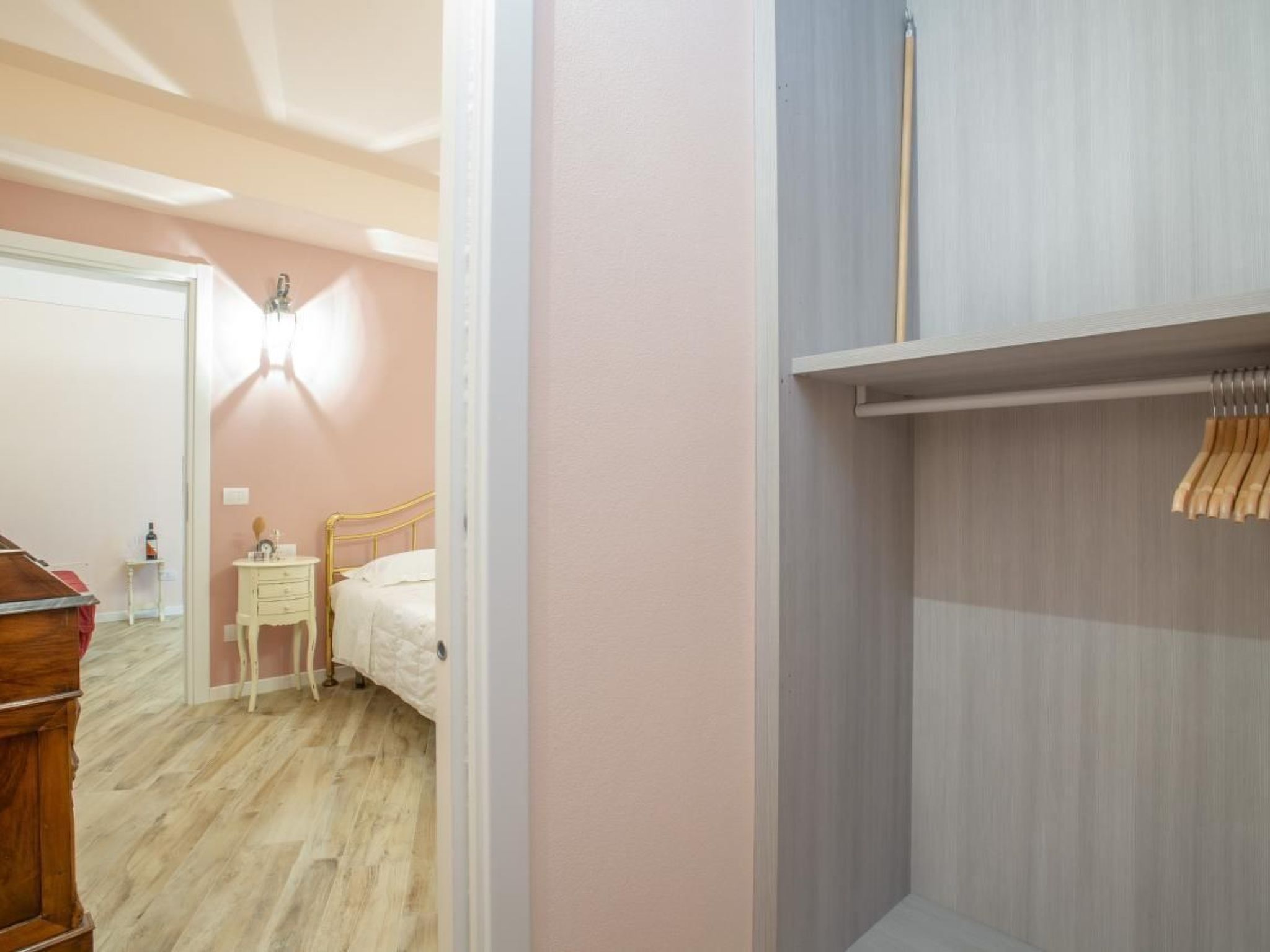 Rosa in der Toskana-Binnen