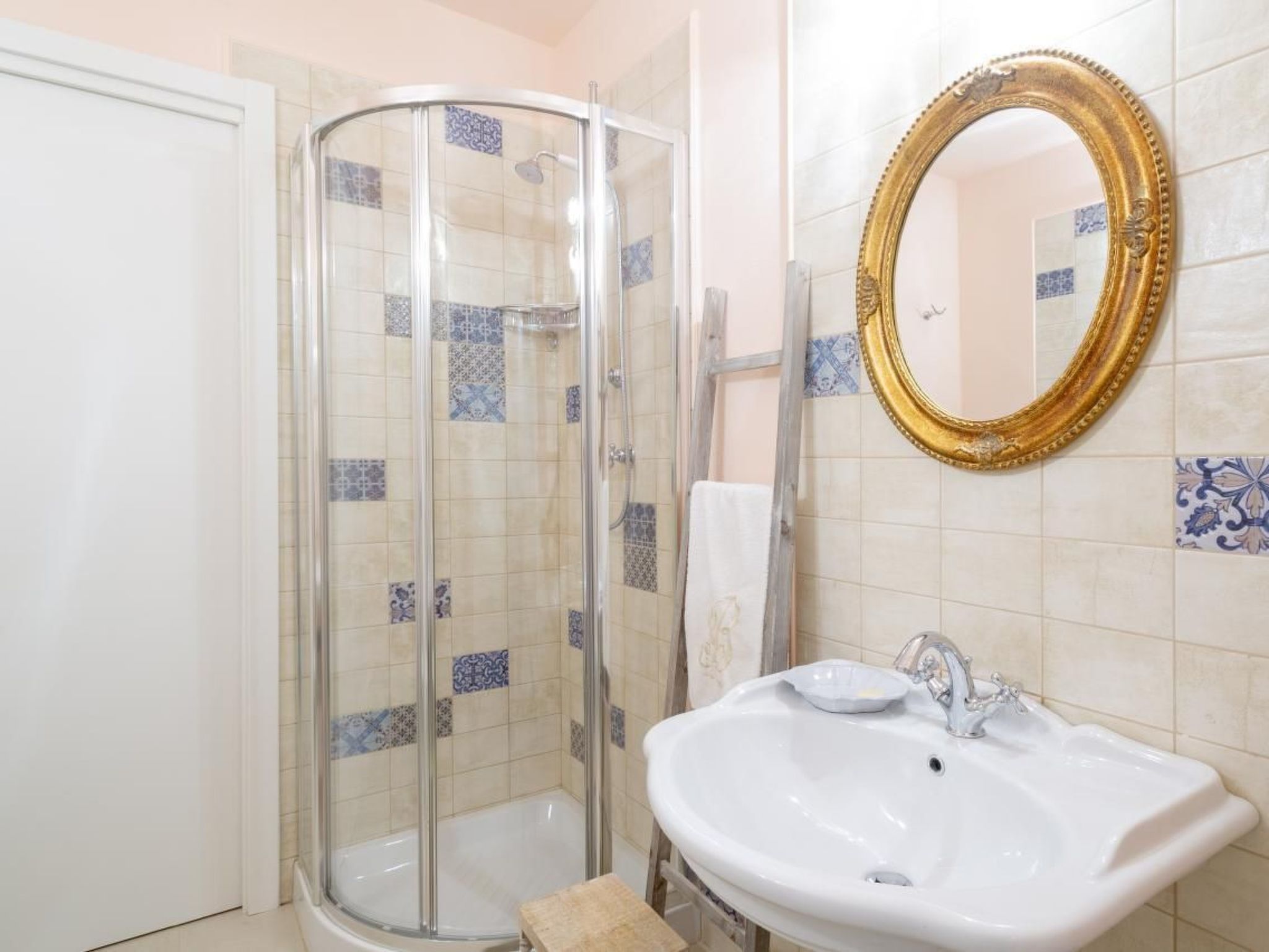 Rosa in der Toskana-Binnen