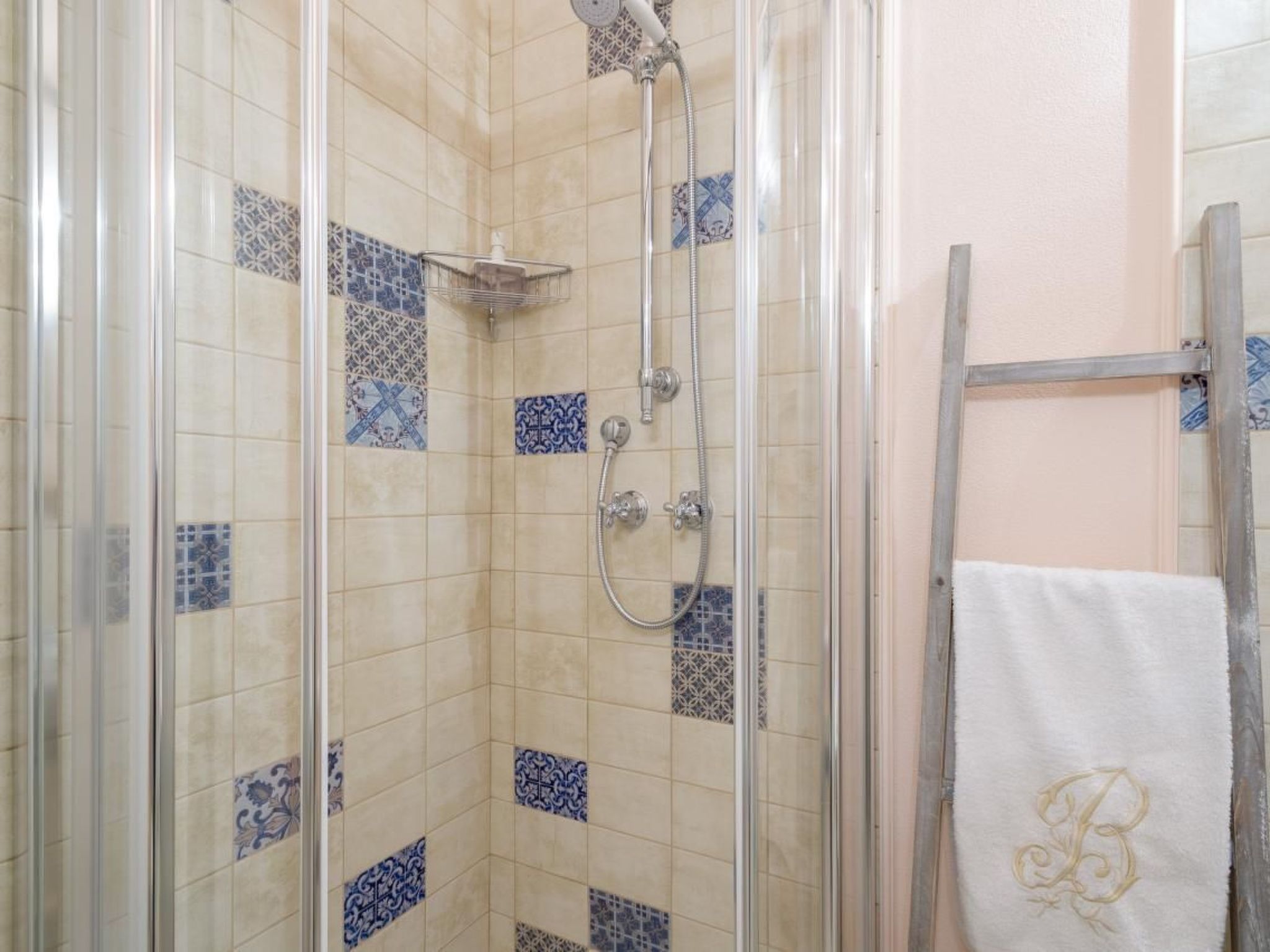 Rosa in der Toskana-Binnen