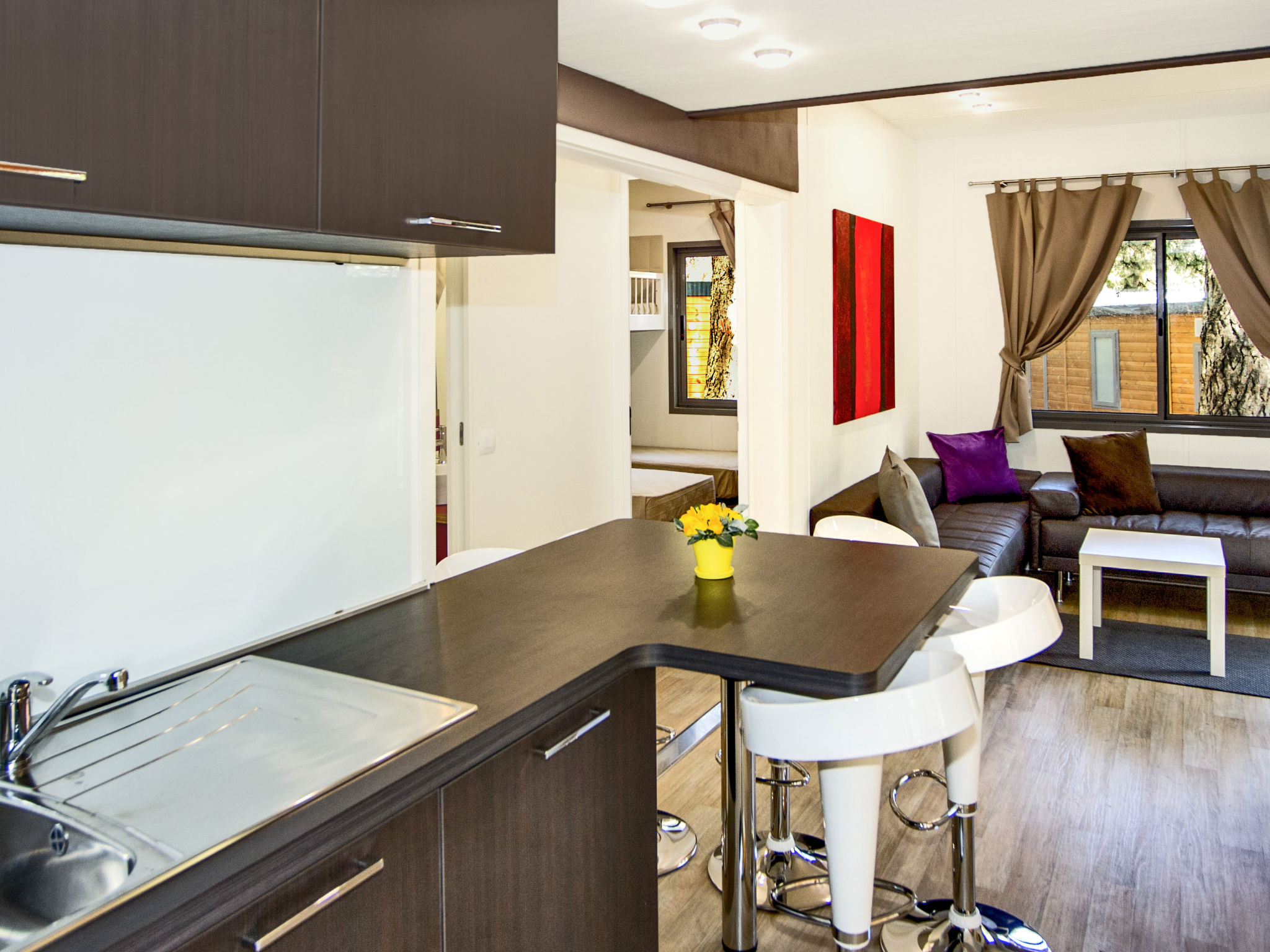 Maison Deluxe – Cuisine et coin repas, photo 7 sur 33
