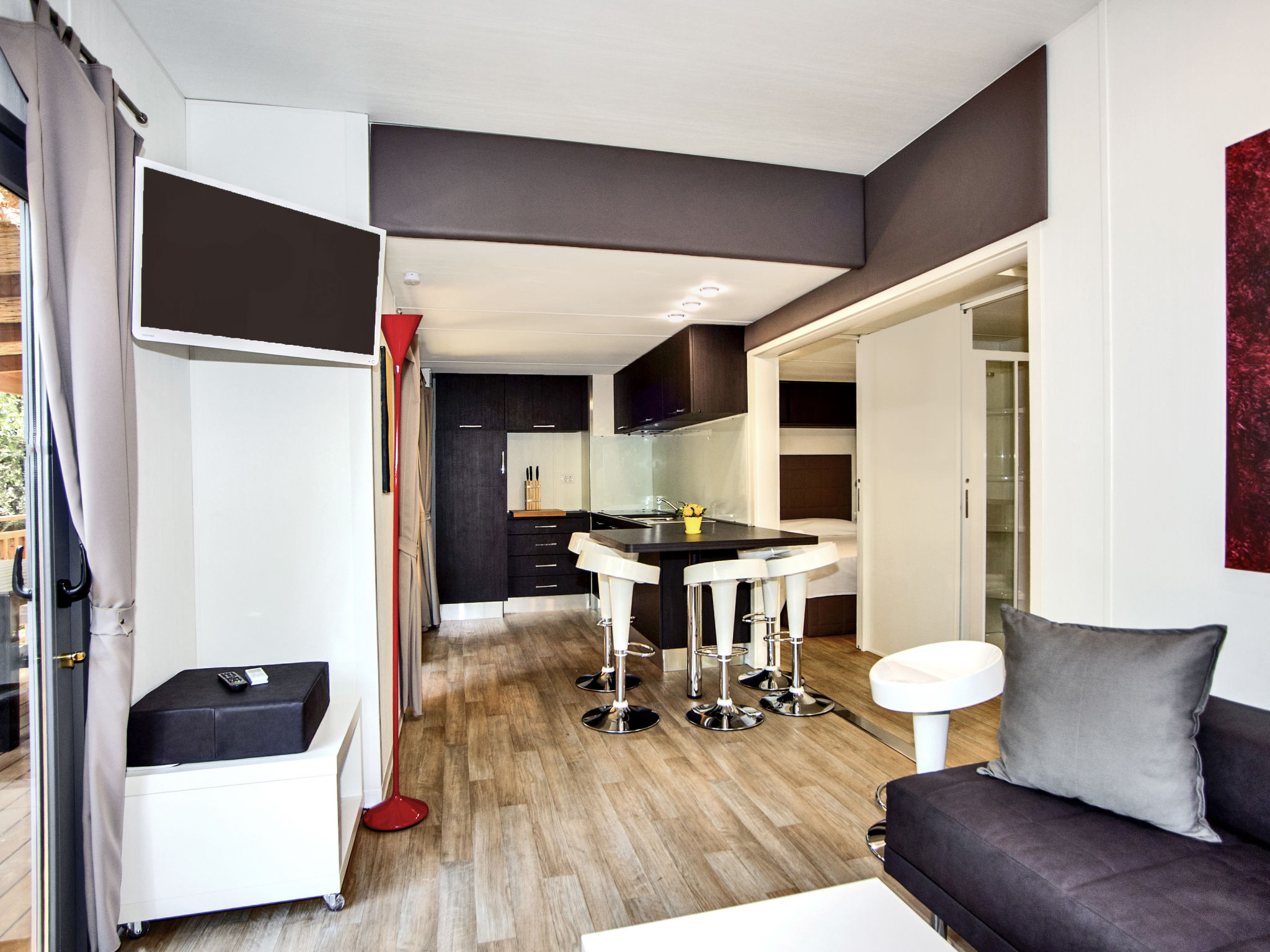 Maison Deluxe – Cuisine et coin repas, photo 6 sur 33