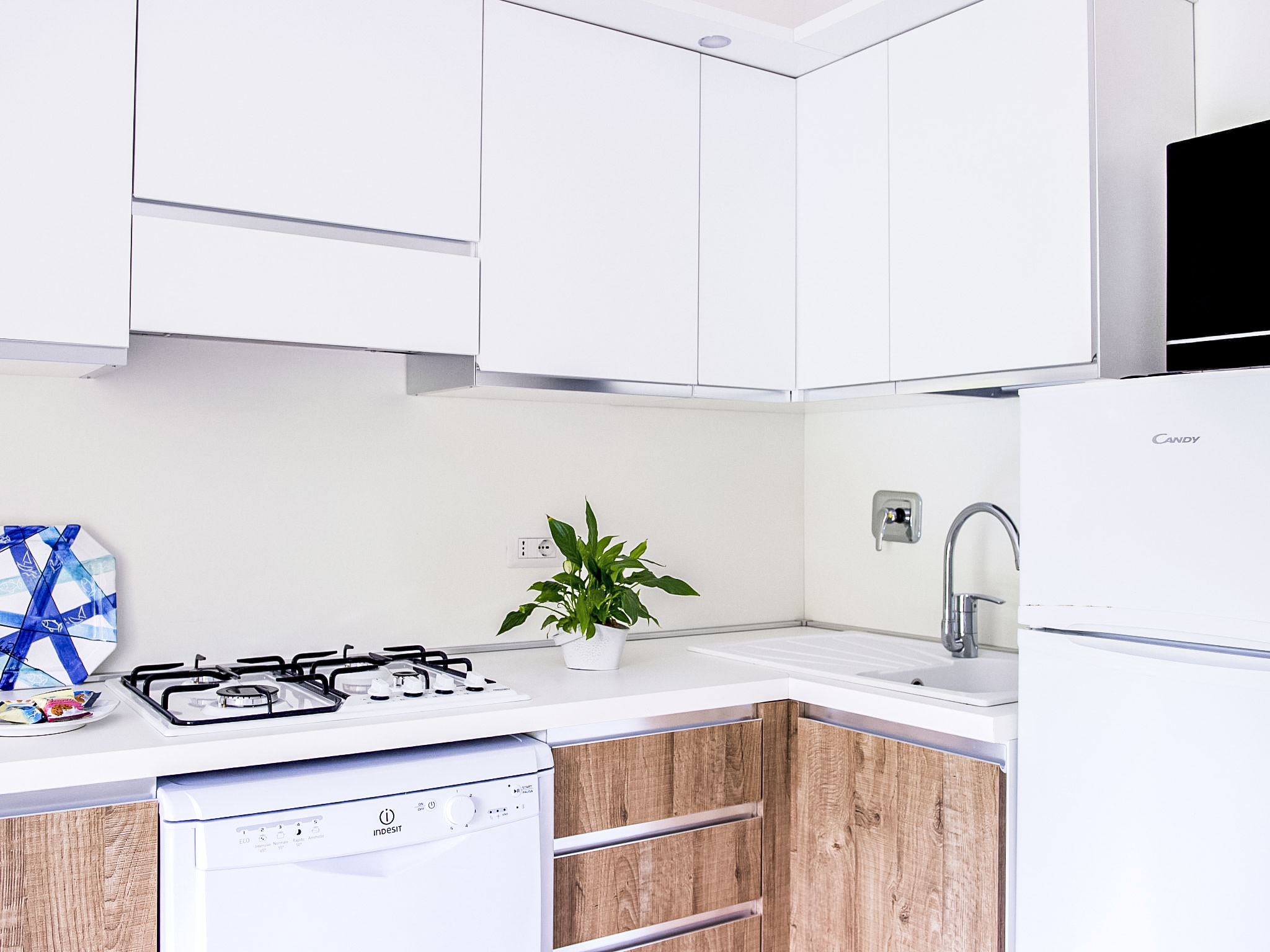Maison De Luxe Plus – Cuisine et coin repas, photo 8 sur 41