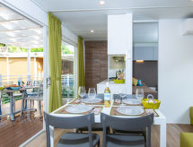 Stijlvolle bungalow voor 4 aan de Toscaanse kust, 150m van zandstrand - thumbnail 2