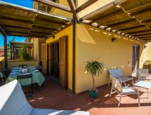 Ruim appartement in Alberese met panoramisch dakterras, vlakbij zee - thumbnail 1
