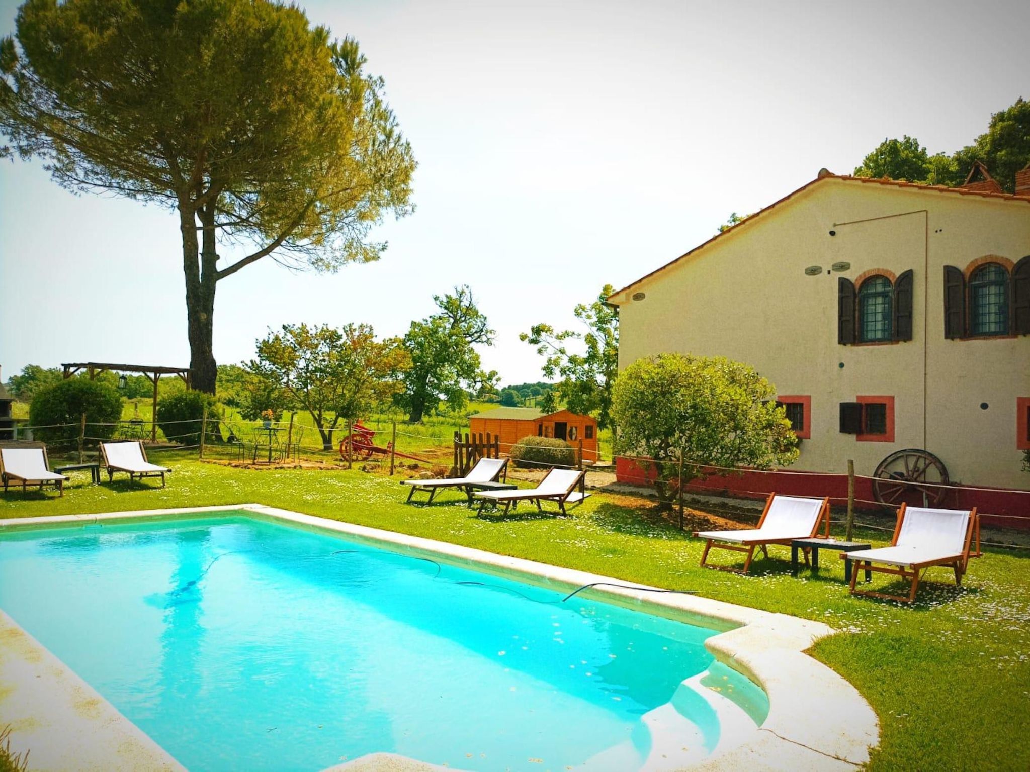 BorgoVera - Deluxe Zimmer — Pool Outdoor (4 of 24)