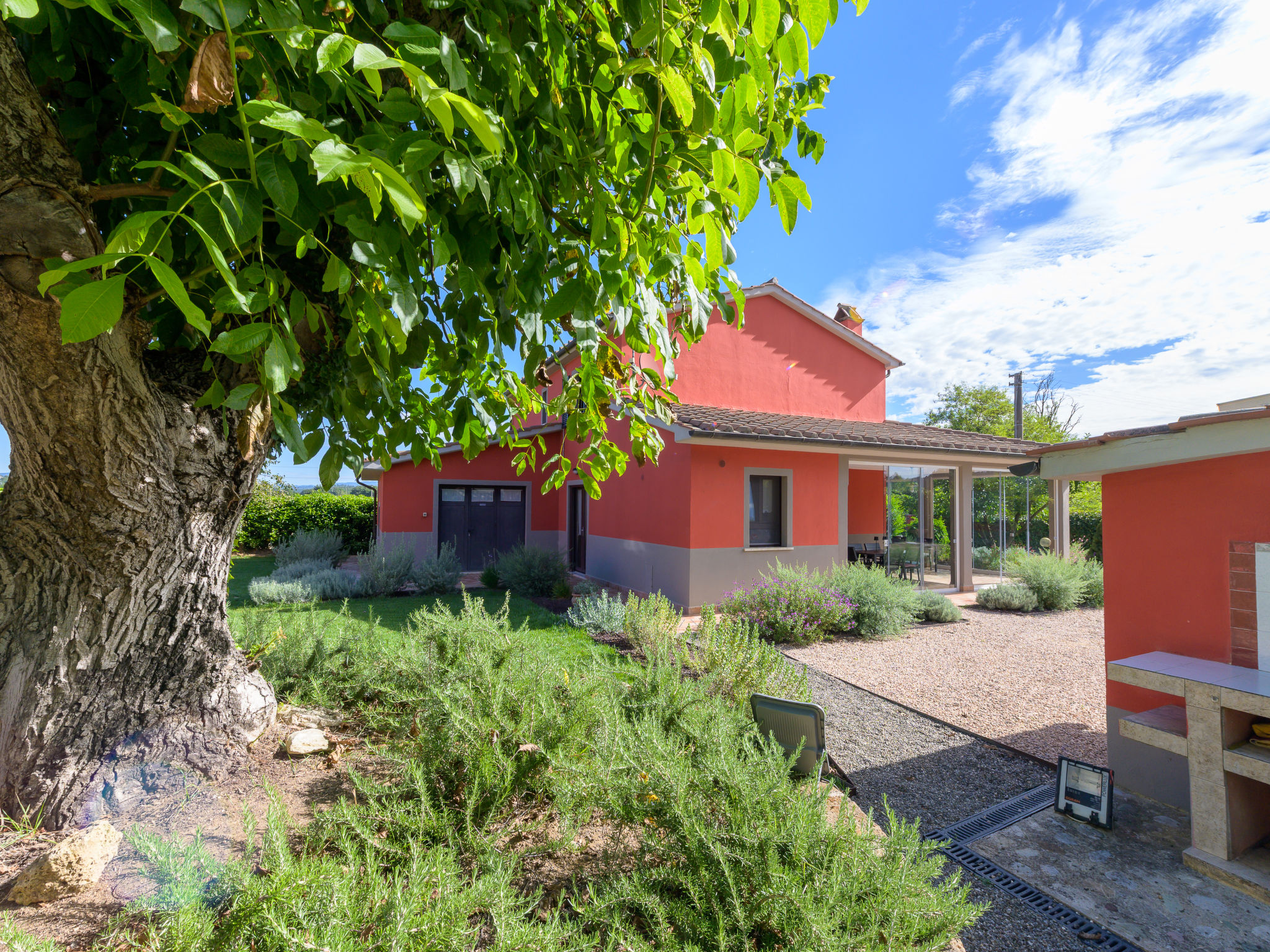 Red House - Buiten