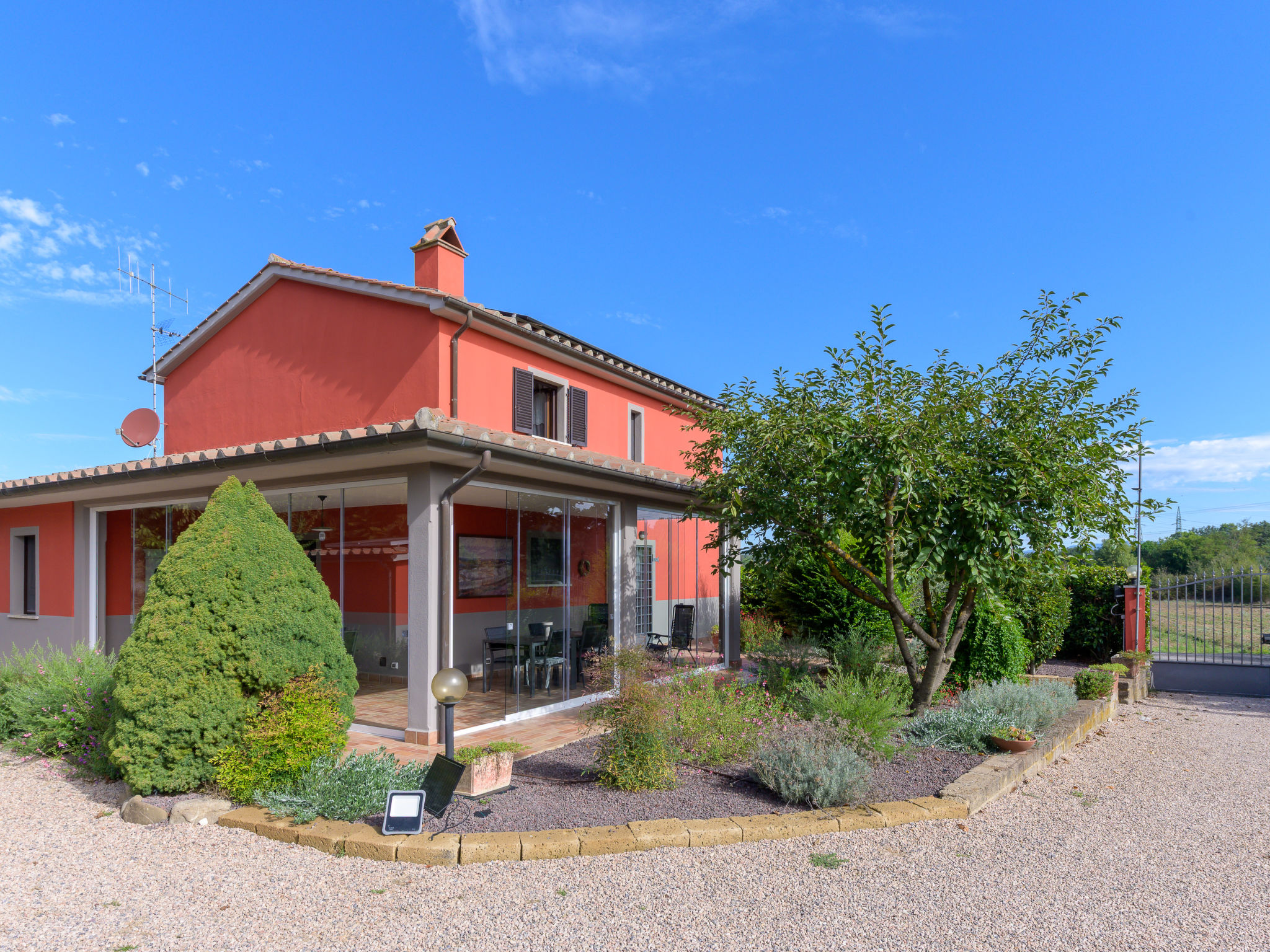 Red House - Buiten