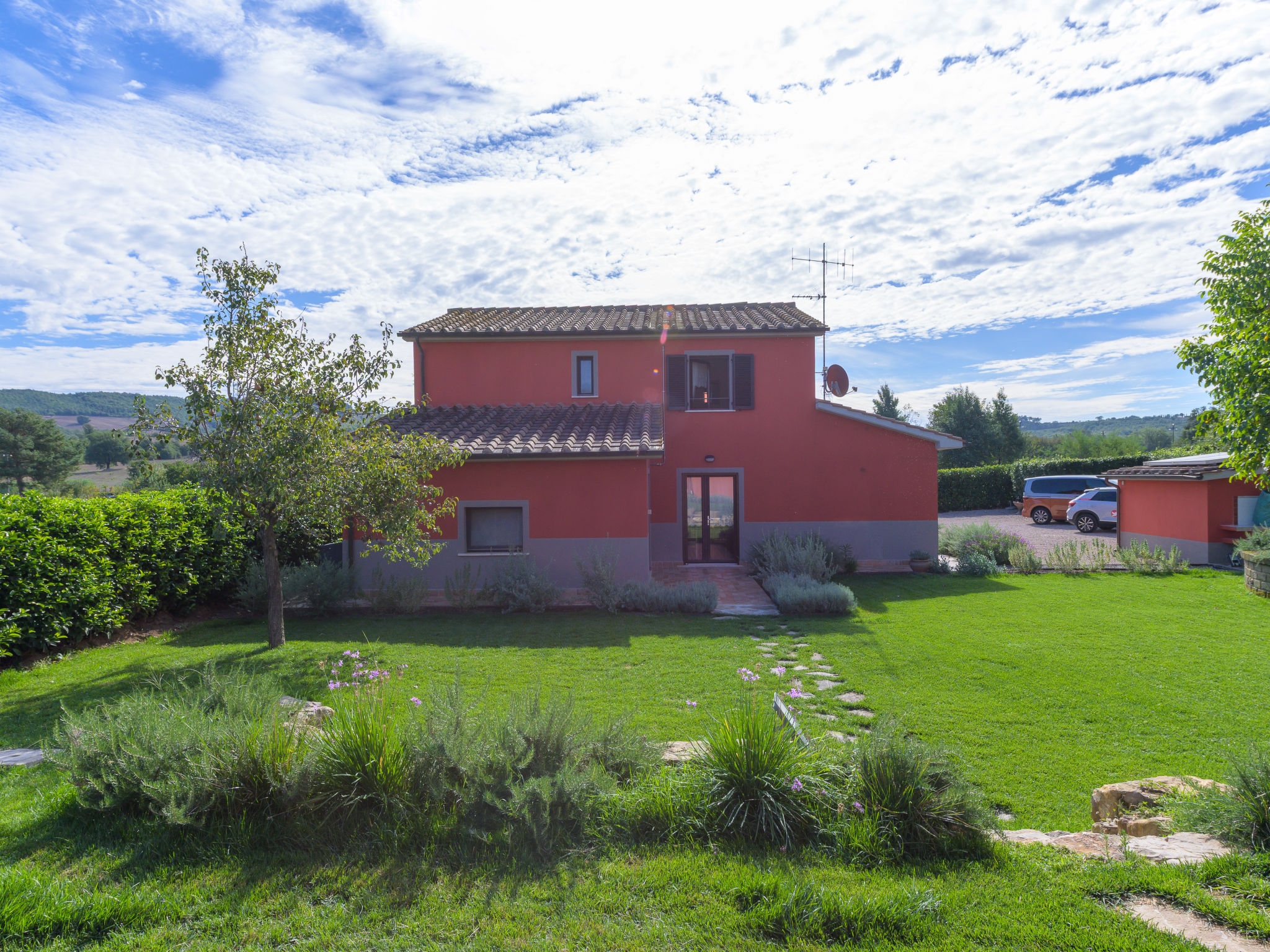 Red House - Buiten