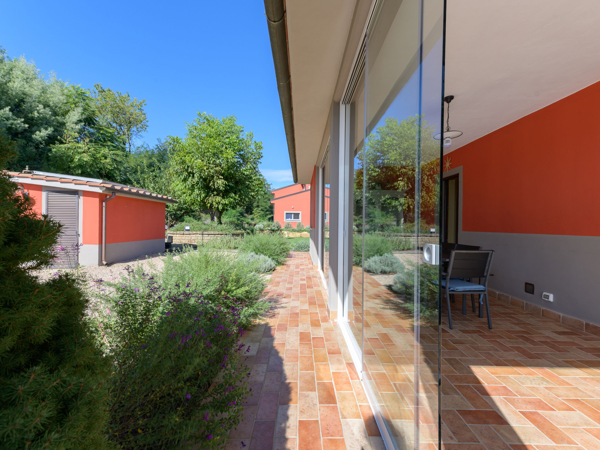 Red House - Buiten