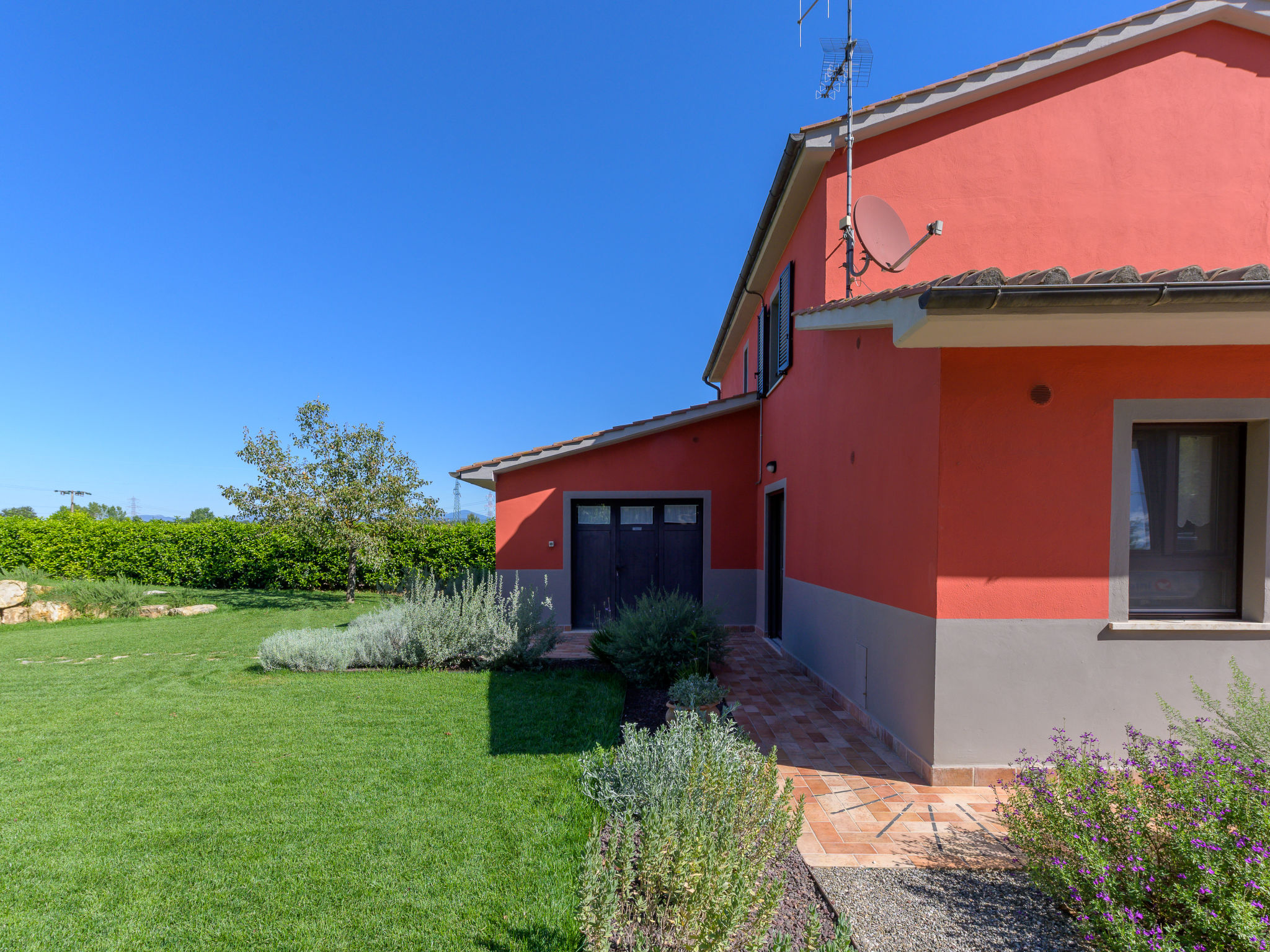 Red House - Buiten