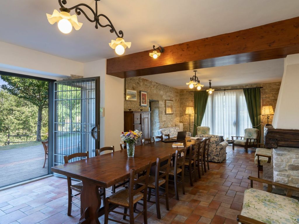 La Badia — Kitchen / Dining Room