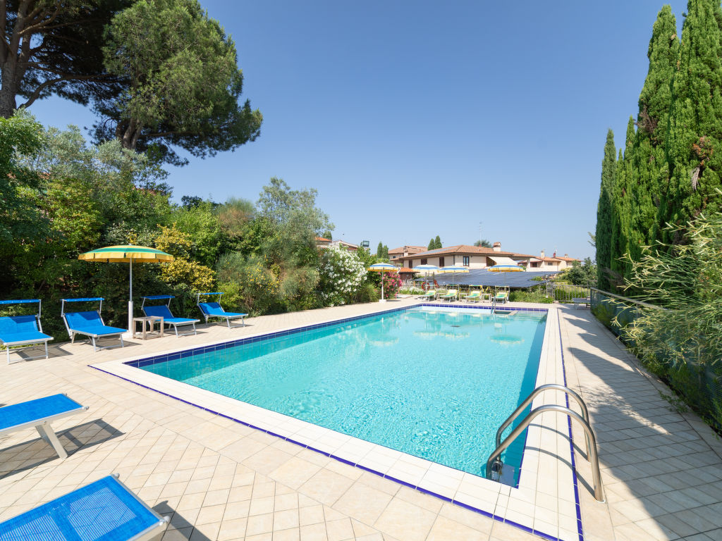 La Rosa — Pool Outdoor